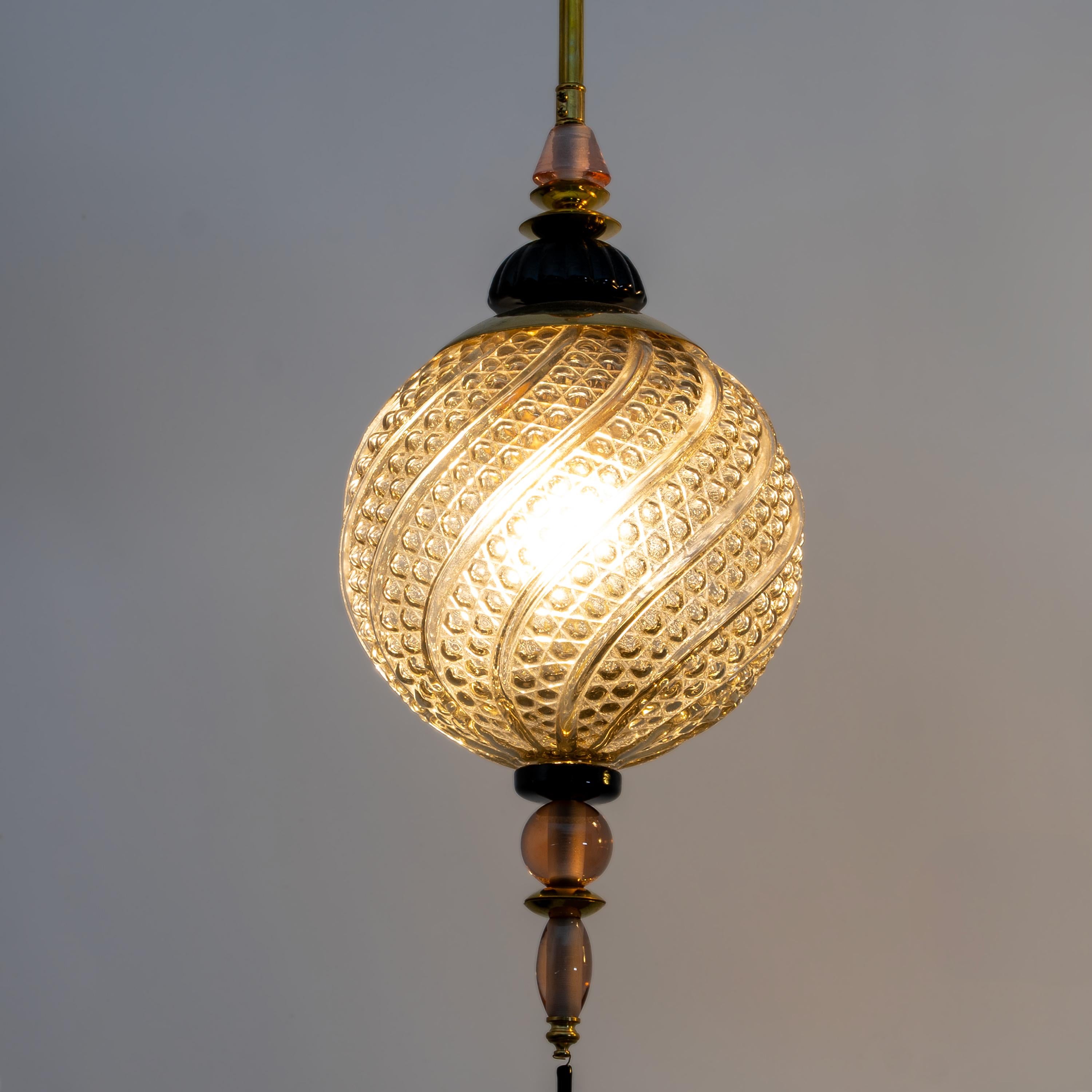 Lampada a sospensione in vetro soffiato di Murano e ottone In condizioni ottime in vendita a Puglia, Puglia