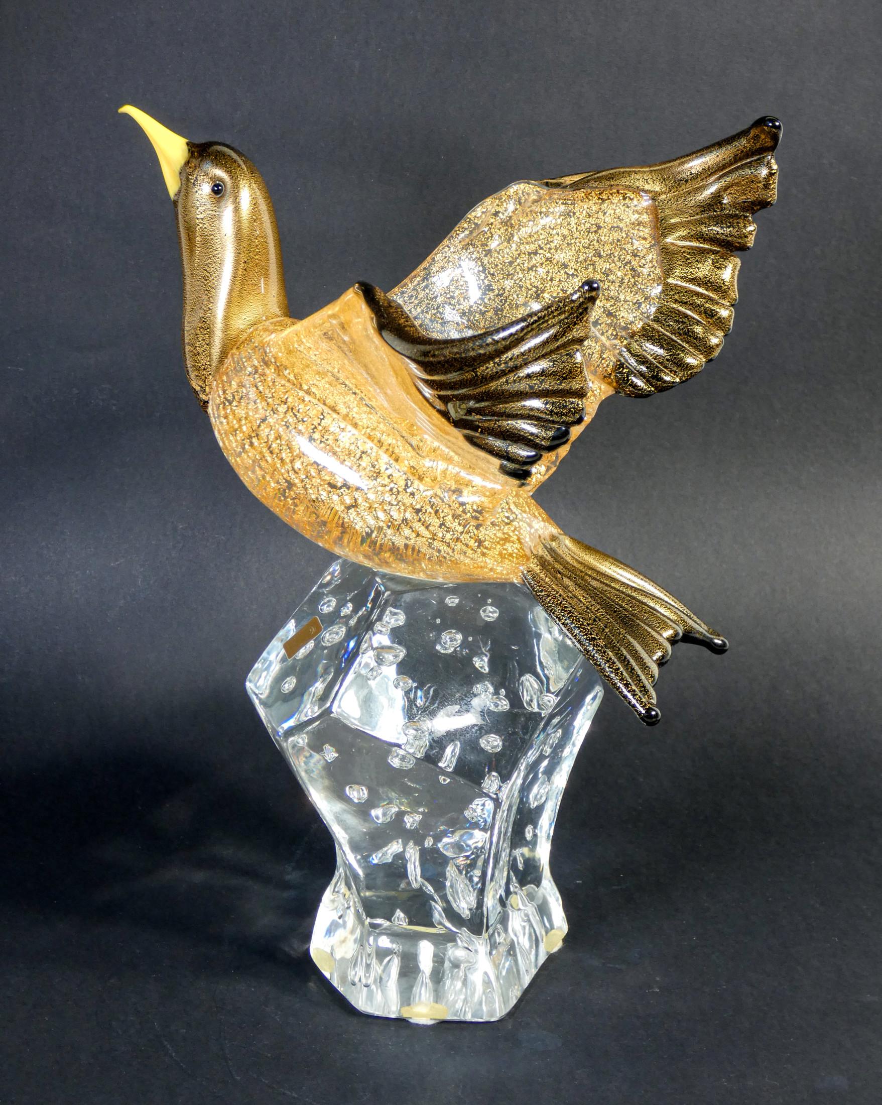Blown Murano glass sculpture with golden scales, by Oscar Zanetti. Duck. Murano Italy, 20th century.