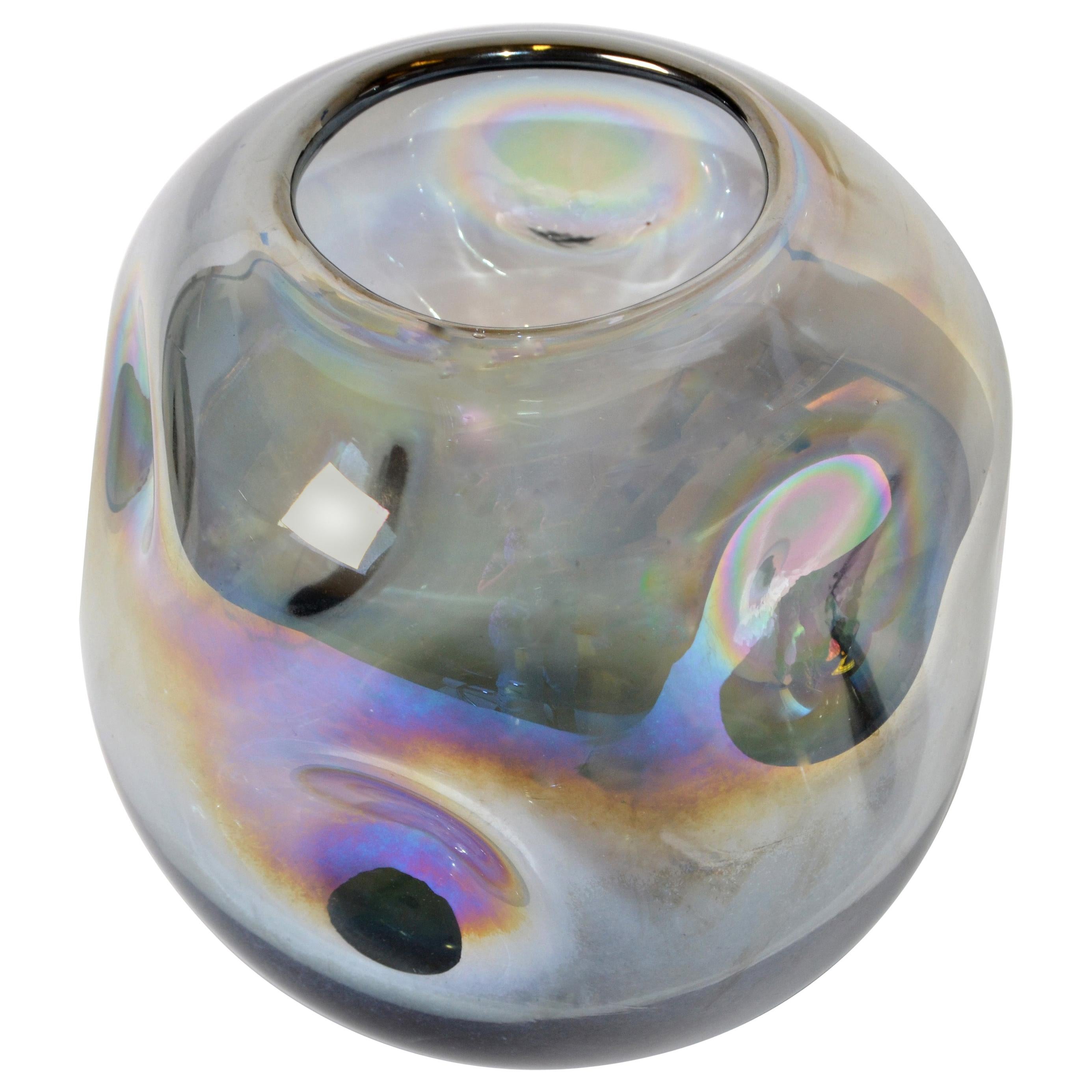 Vaso in vetro soffiato fumé di metà secolo moderno con rivestimento a specchio e rientranze rotonde