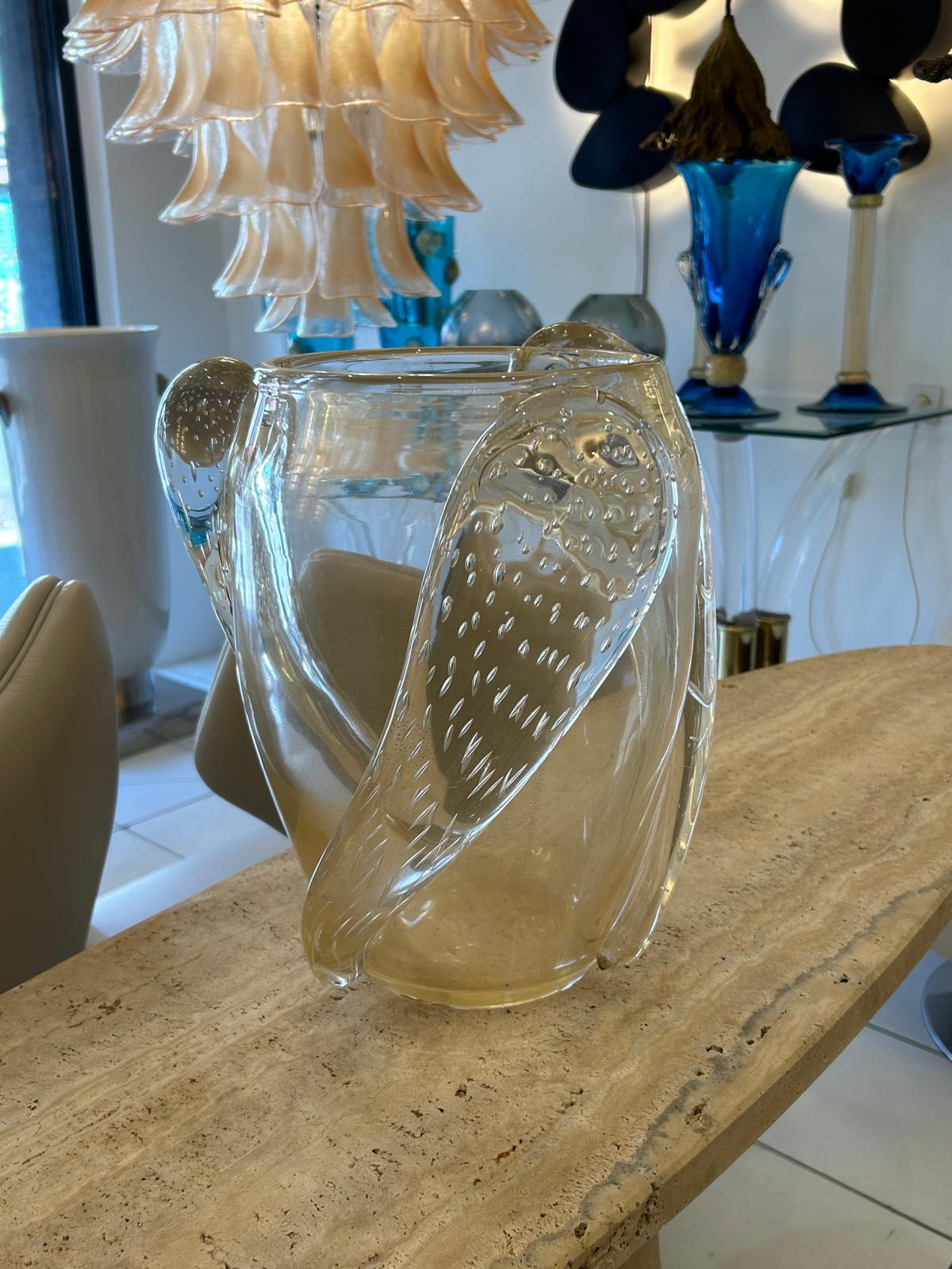 XXIe siècle et contemporain Vase en verre de Murano soufflé translucide avec paillettes dorées en vente