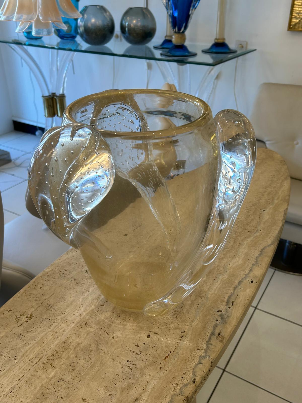 Verre Vase en verre de Murano soufflé translucide avec paillettes dorées en vente