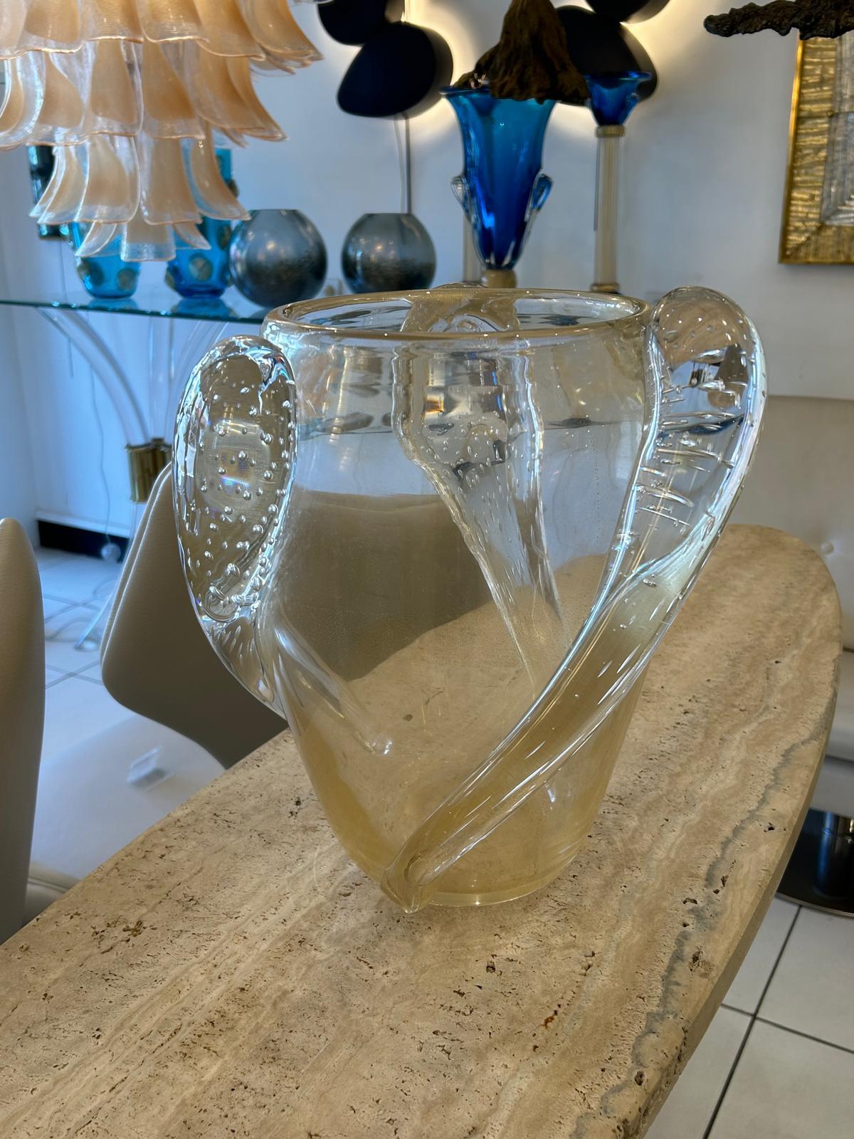 Vase en verre de Murano soufflé translucide avec paillettes dorées en vente 1