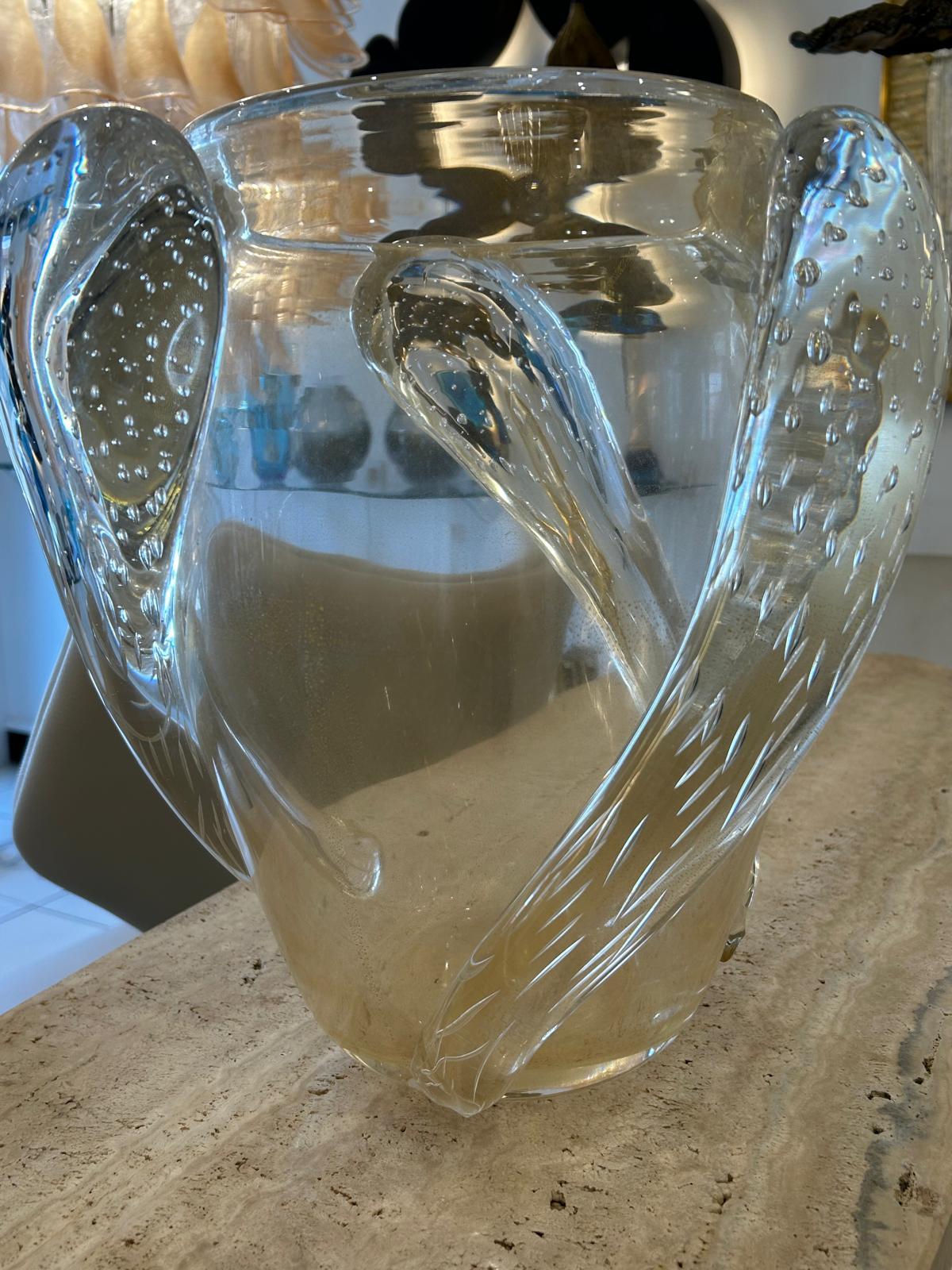 Vase en verre de Murano soufflé translucide avec paillettes dorées en vente 3