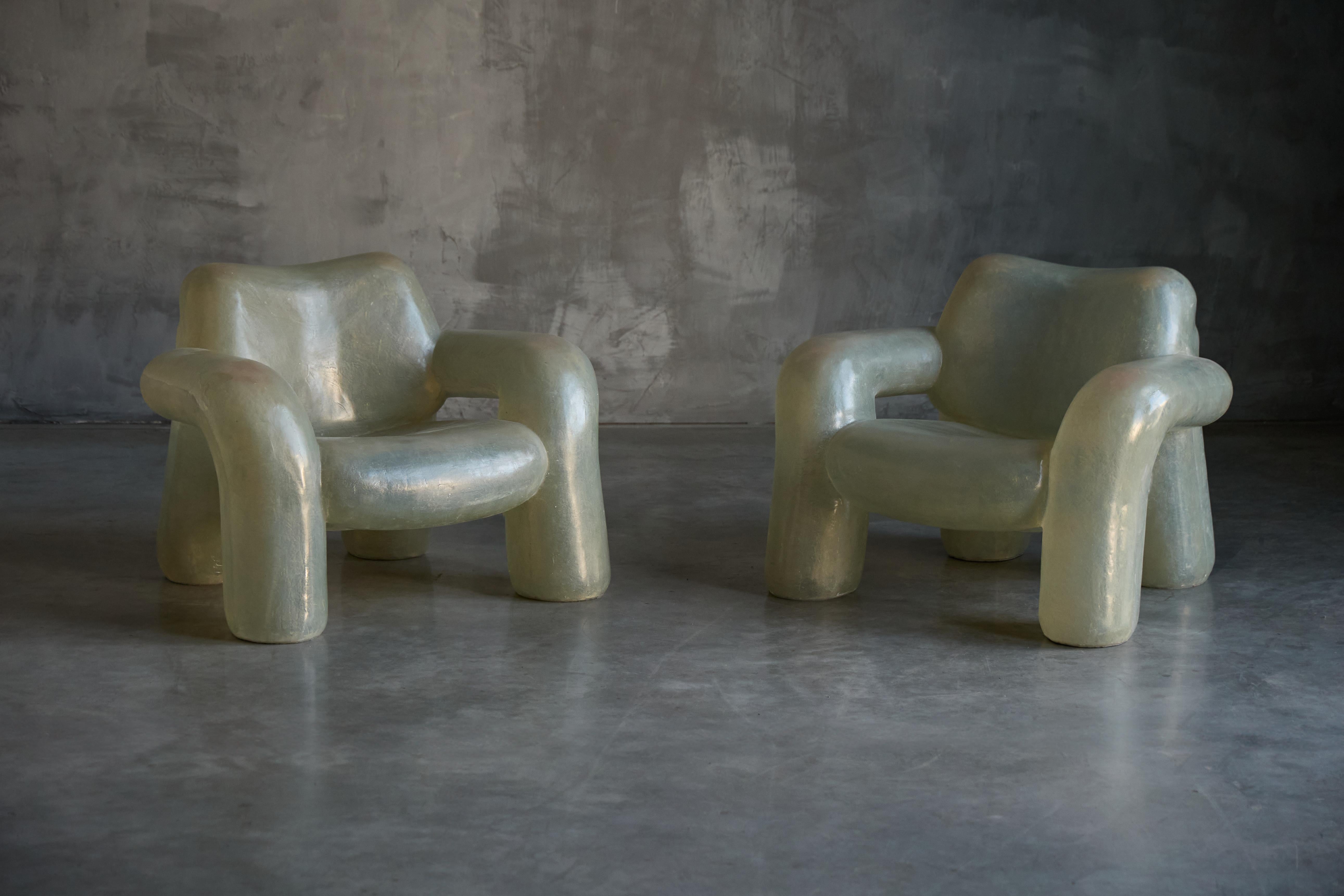 Blown-up chair by Schimmel & Schweikle, crafted from fiberglass and polyester. Its innovative design and robust construction make it suitable for both indoor and outdoor use.

We currently have a selection of these armchairs in stock, available for