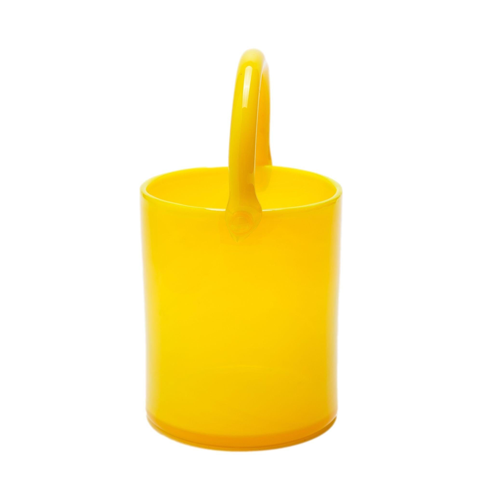 Paire de verre opalin jaune soufflé, vers 1950 en vente 1