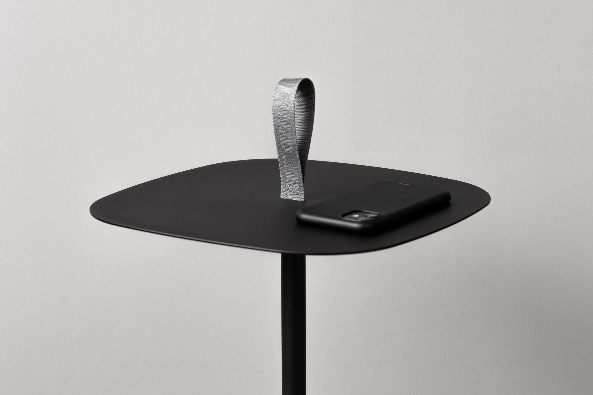 Postmoderne BLT Table Table d'appoint Bigli noire par +kouple en vente