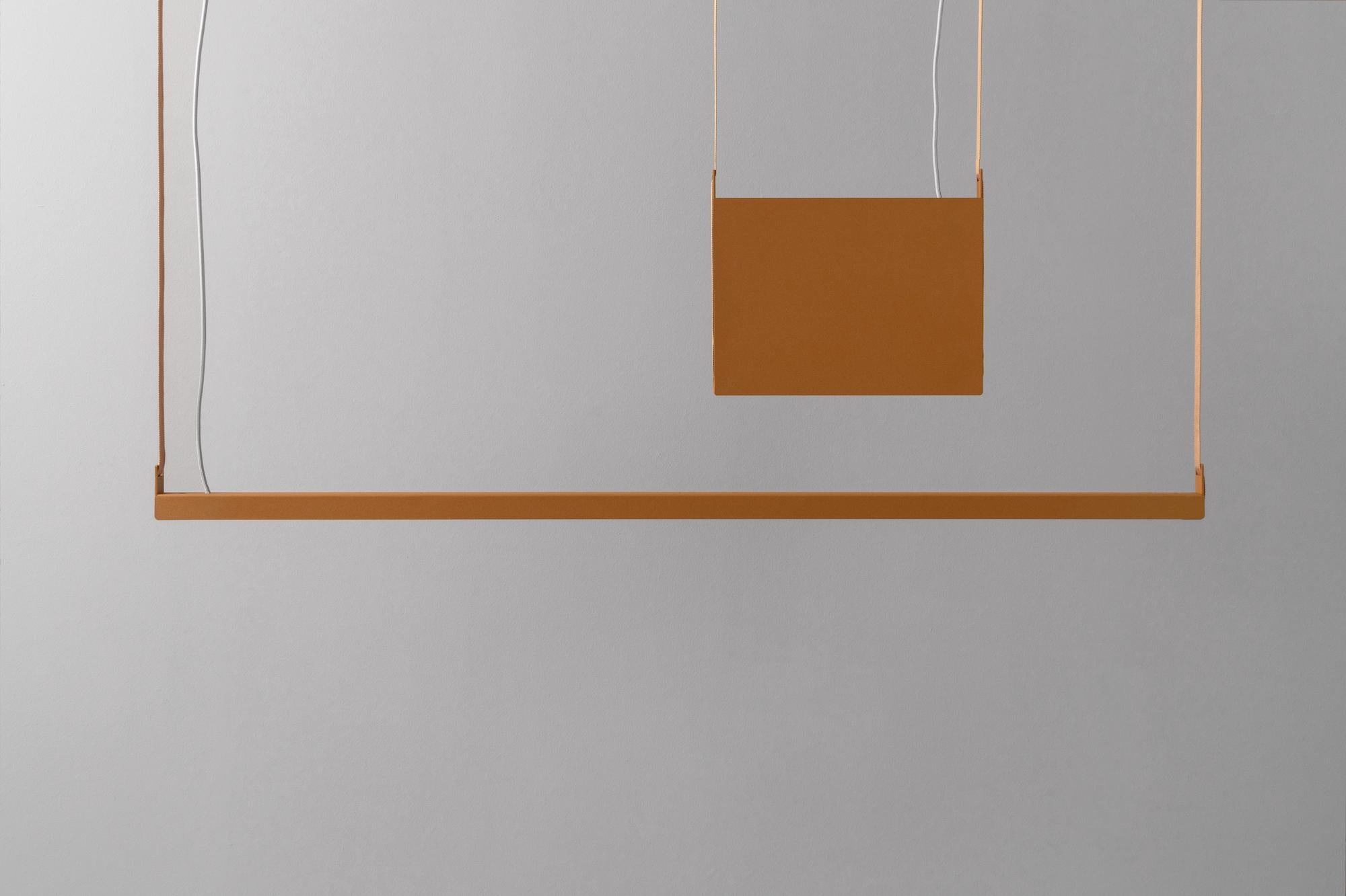 BLT_1 Lampada a sospensione Almond di +kouple
Dimensioni: D 121,6 x L 3,4 x H 4 cm. 
Materiali: Acciaio verniciato a polvere e tessuto.

Disponibile in diverse opzioni di colore. La lunghezza dell'asta è di 250 cm. Contattateci.

Tutte le nostre