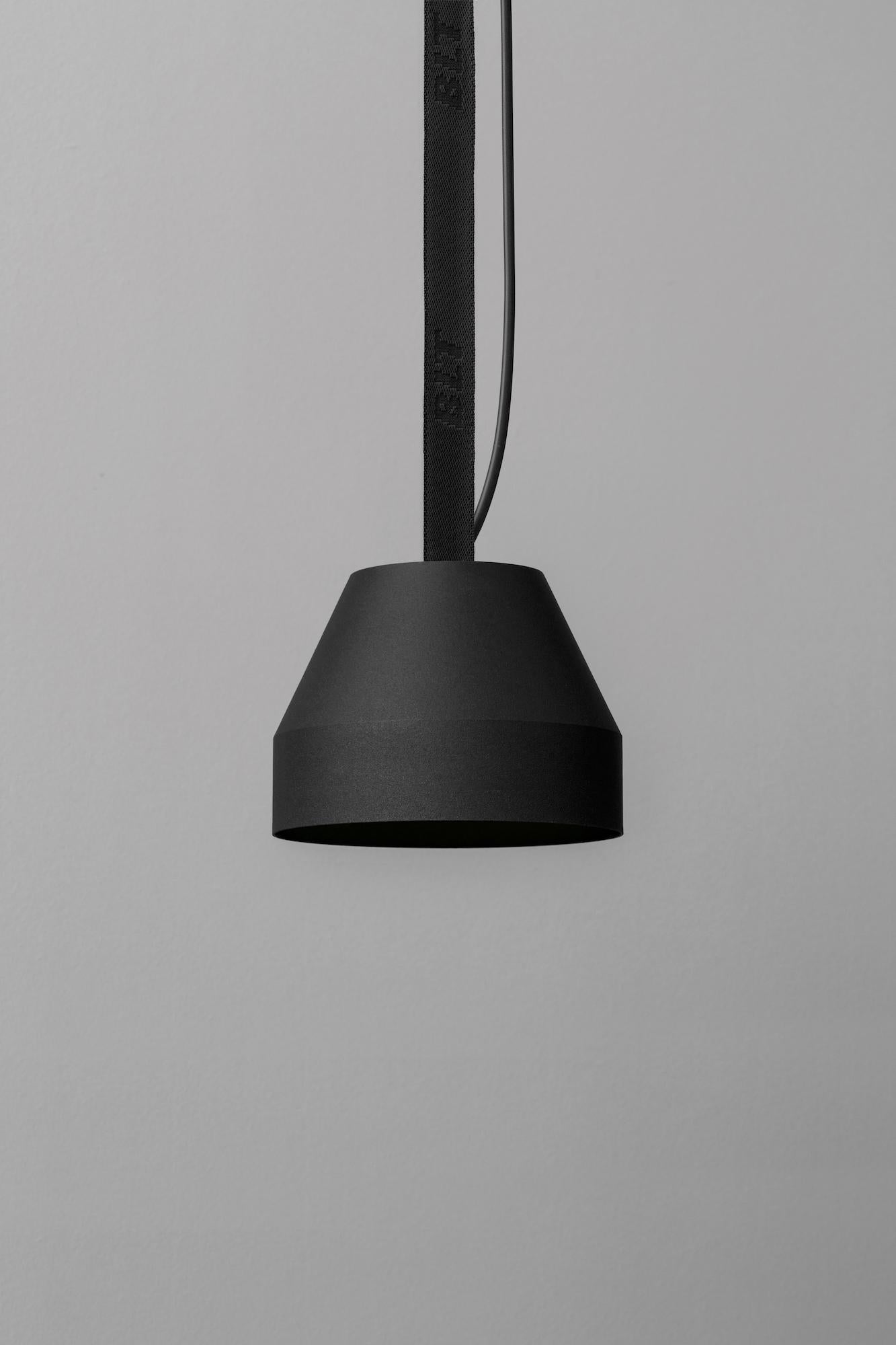 XXI secolo e contemporaneo BLT_CAP Piccola lampada a sospensione ultra blu di +kouple in vendita