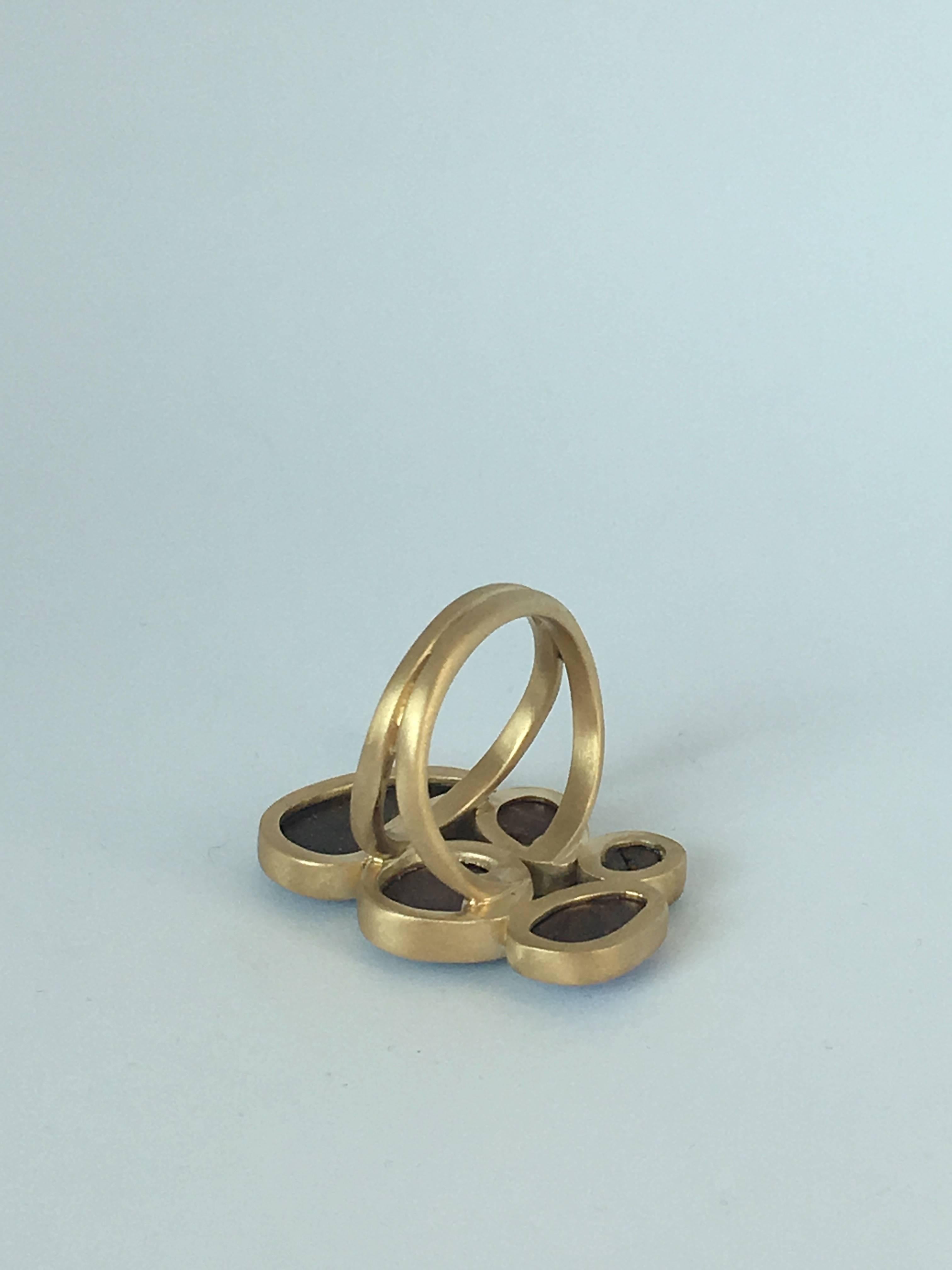 Australian Blu Opal Doublette 18 Karat Gold Ring In New Condition For Sale In Milan, IT