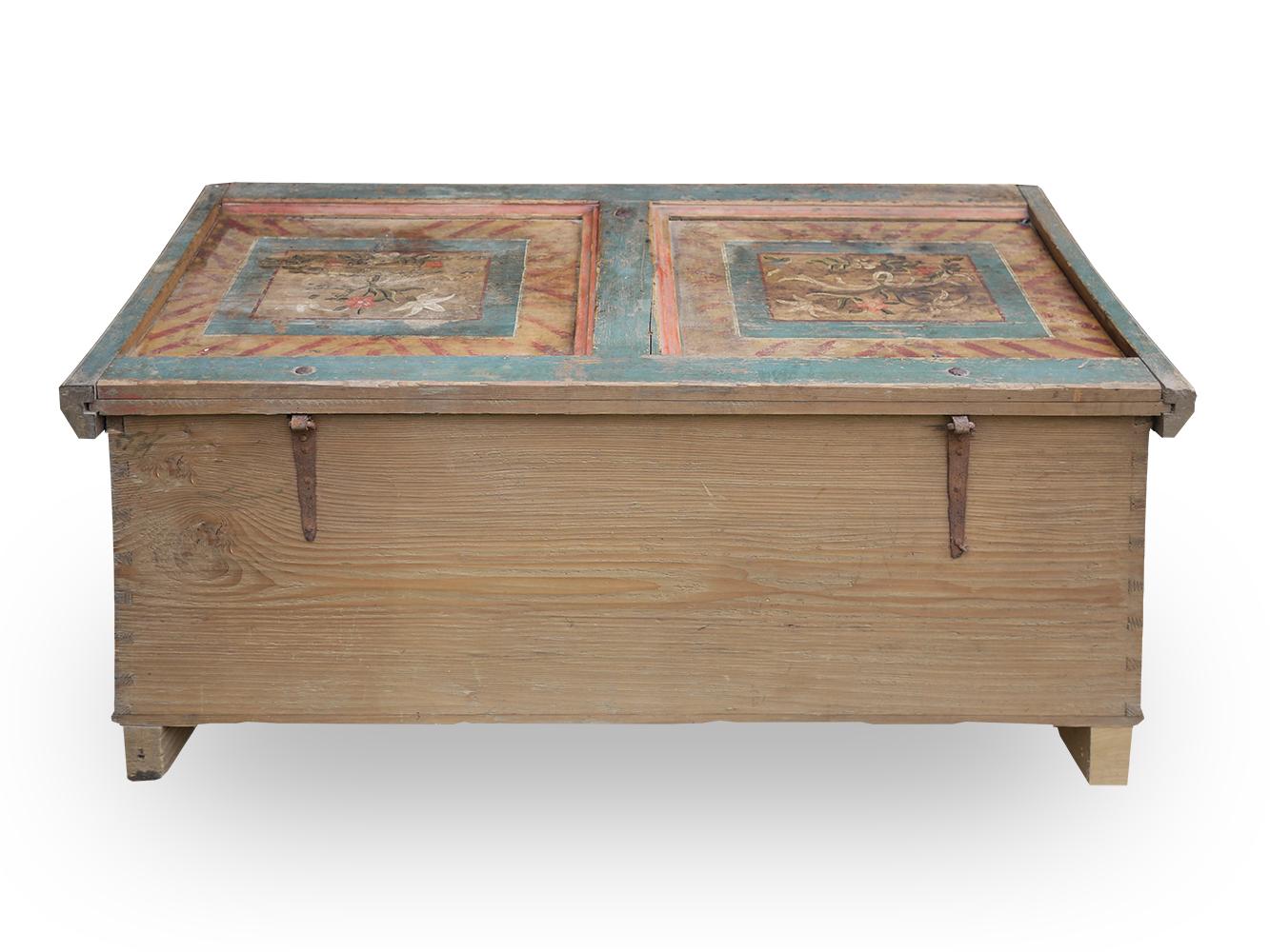 Italian Blu Floral Painted Blanket Chest, Italy, 1812