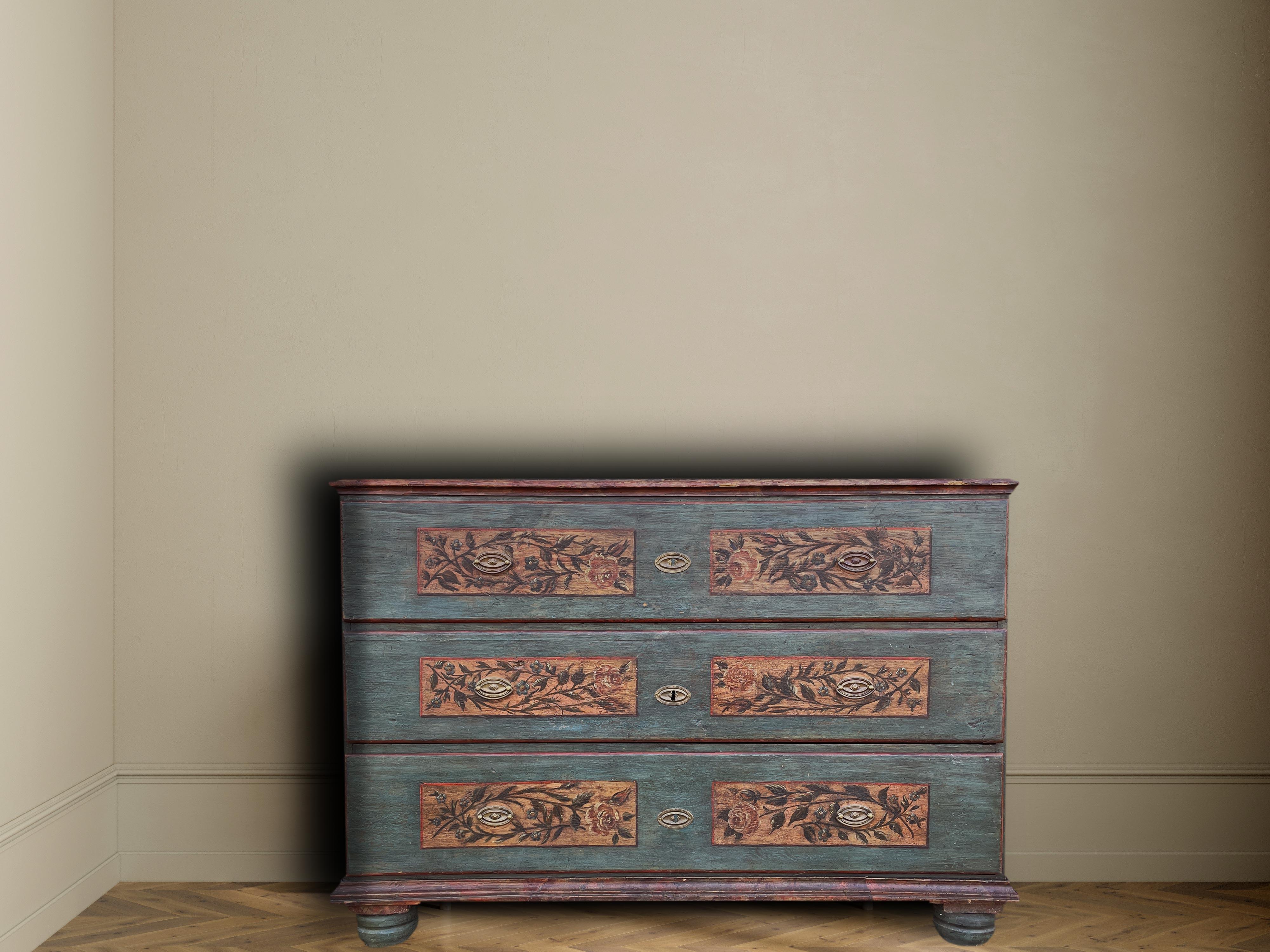 Blu Floral Painted Chest of Drawers, Northern Italy 1810 In Good Condition For Sale In Albignasego, IT