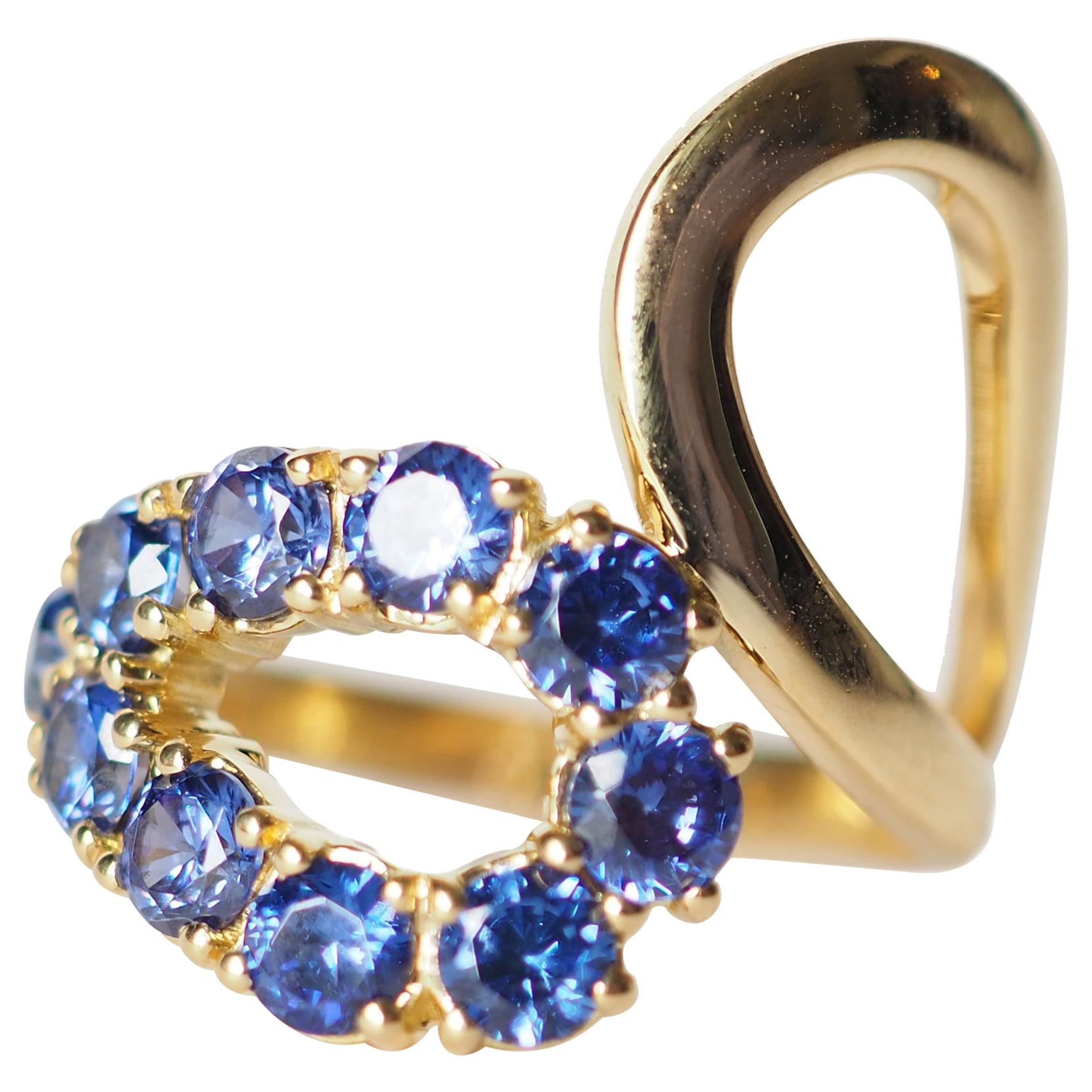 Blu Sapphire 18 Karat Gold Ring For Sale