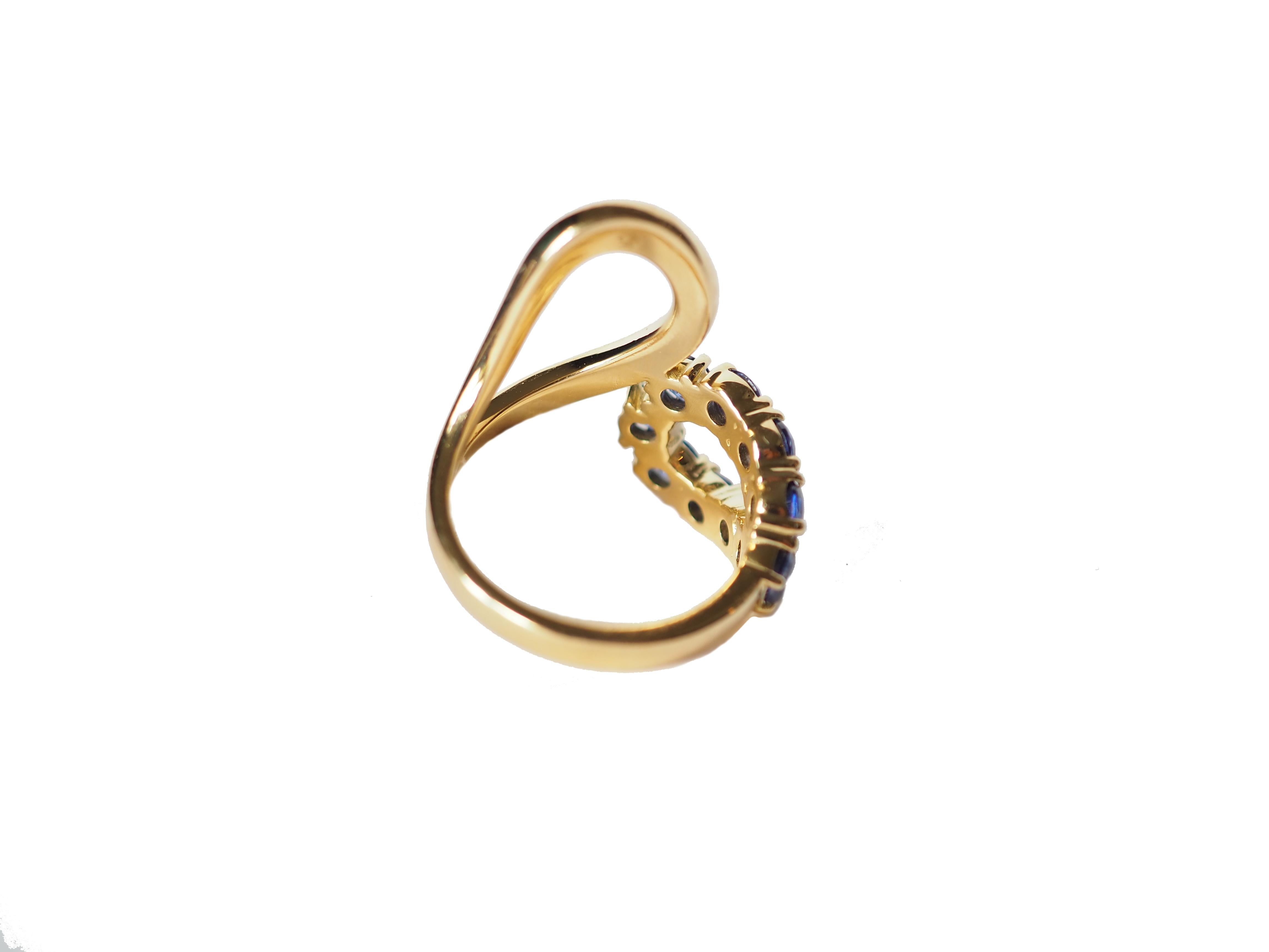 Artisan Blu Sapphire 18 Karat Gold Ring For Sale