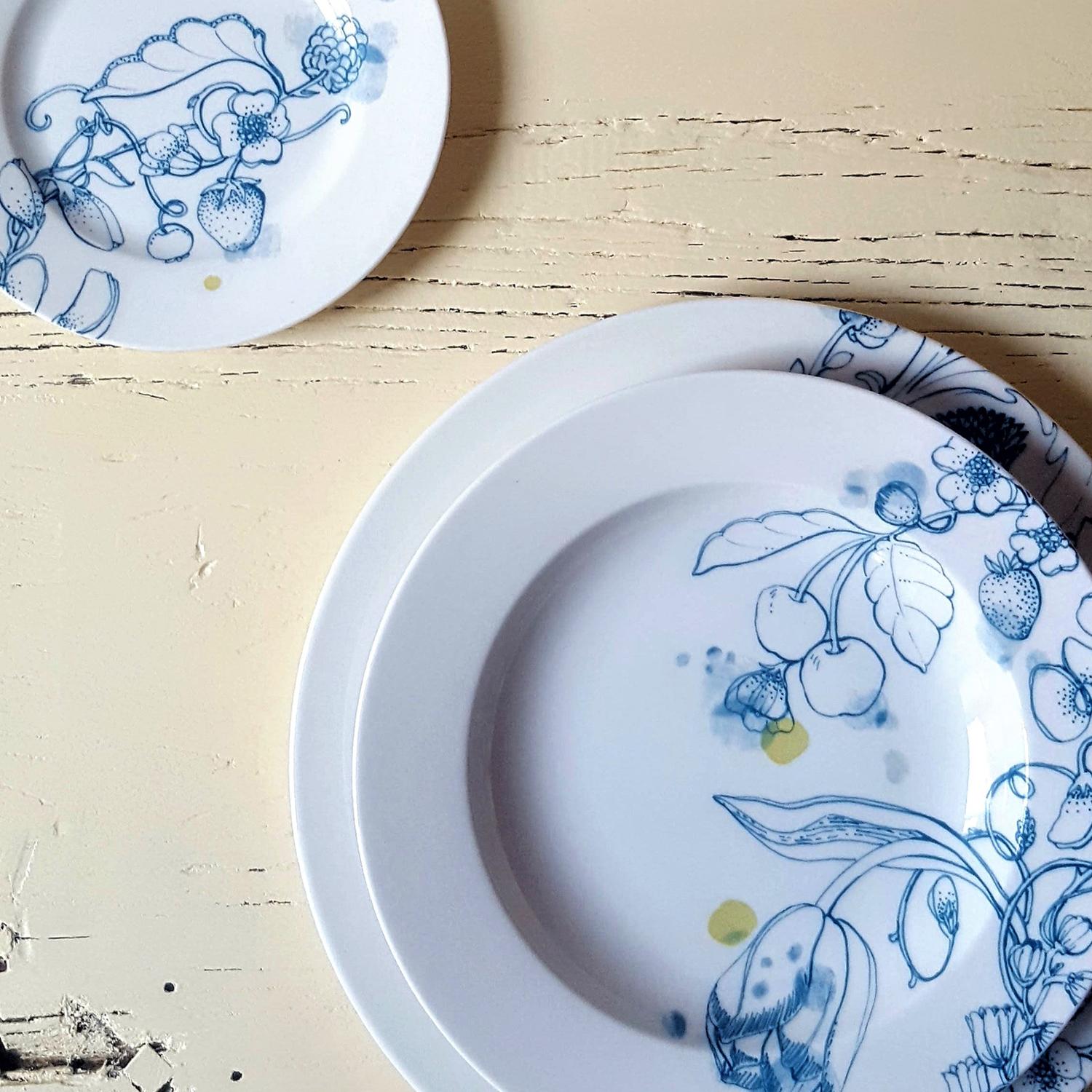 Blu Summer, Contemporary Porcelain Pasta Plates Set with Blue Floral Design In New Condition For Sale In MILAN, IT
