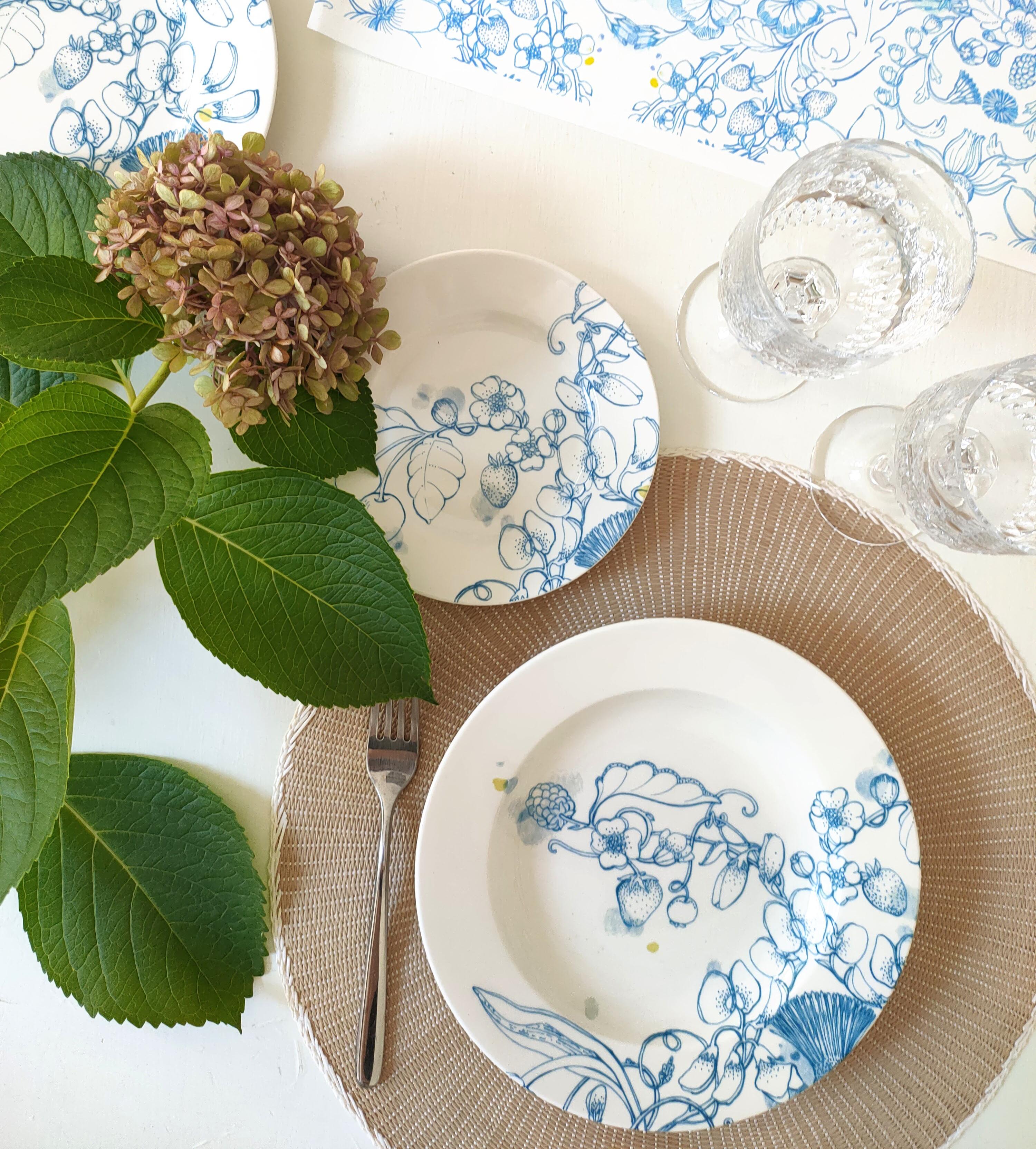 Blu Summer, Contemporary Porcelain Pasta Plate with Blue Floral Design In New Condition For Sale In MILAN, IT