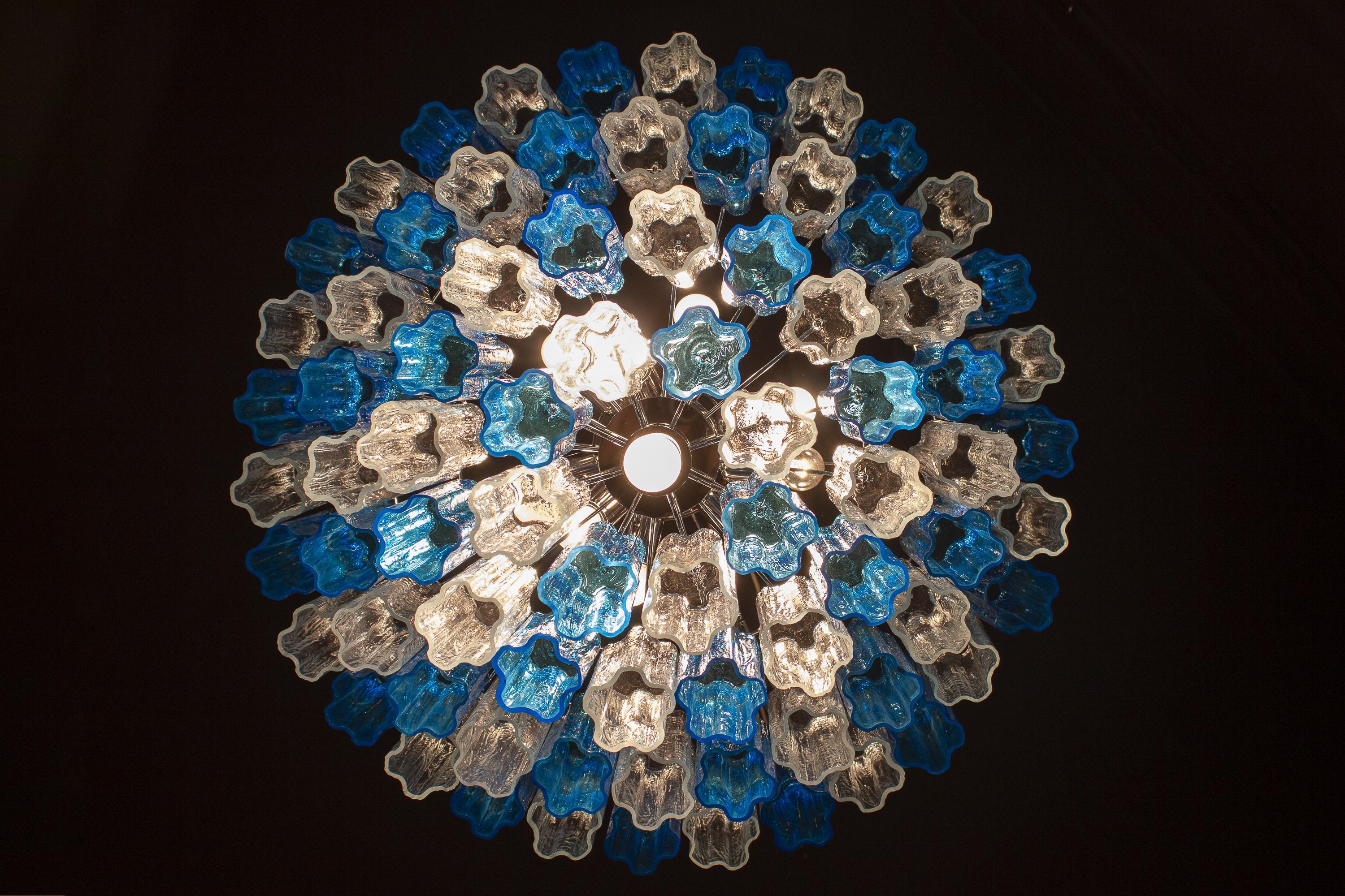 Italiano Lampadario Tronchi in vetro di Murano Blu Turchese e Ghiaccio in vendita