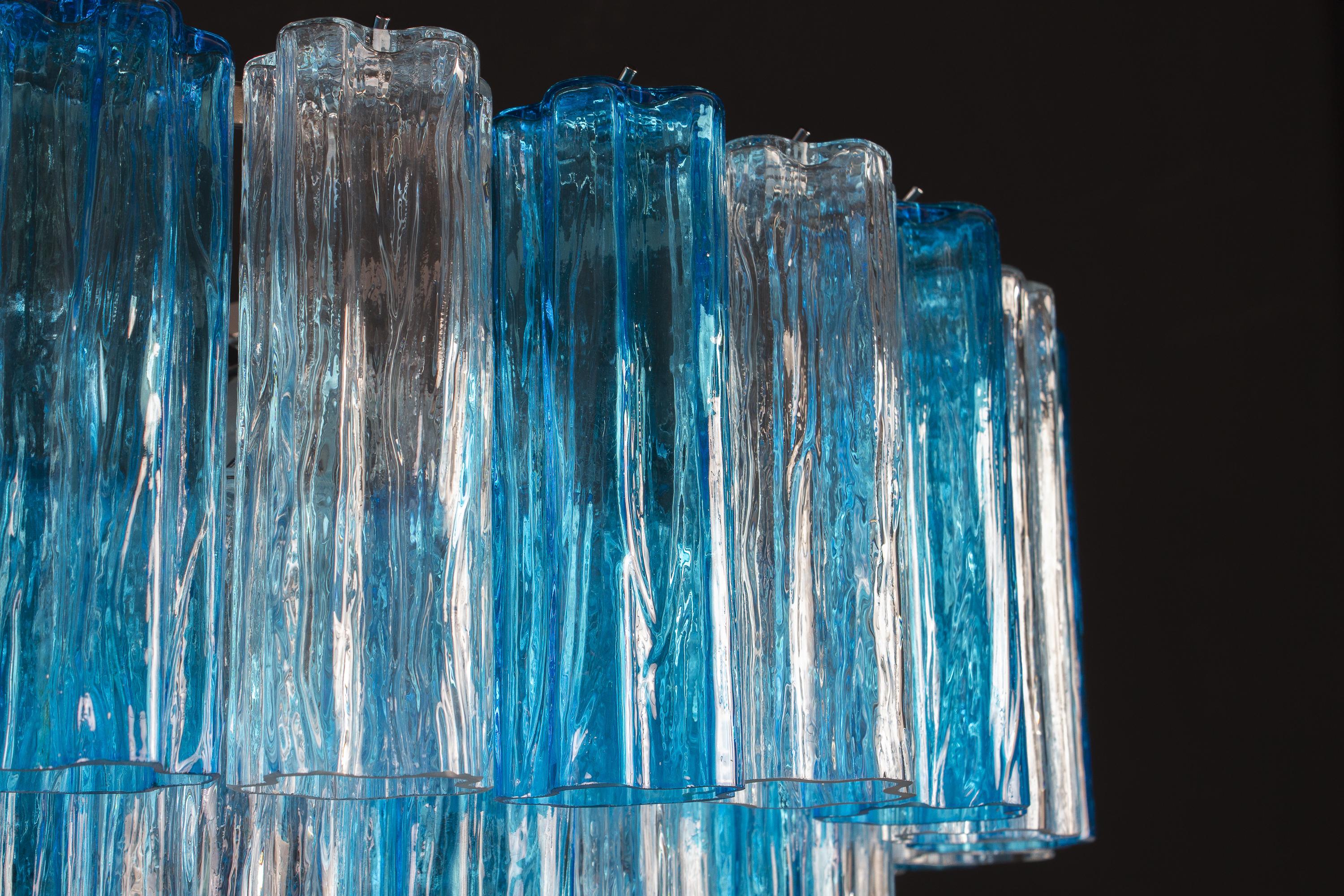 XXI secolo e contemporaneo Lampadario Tronchi in vetro di Murano Blu Turchese e Ghiaccio in vendita