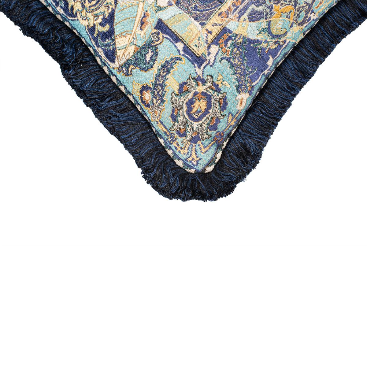 Blaues Schädelkissen mit blauen Fransen von Knots Rugs, 17. Jahrhundert, modern (Türkisch) im Angebot