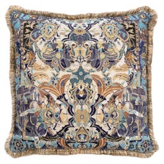 Coussin de crâne bleu moderne du 17ème siècle avec frange dorée par Knots Rugs