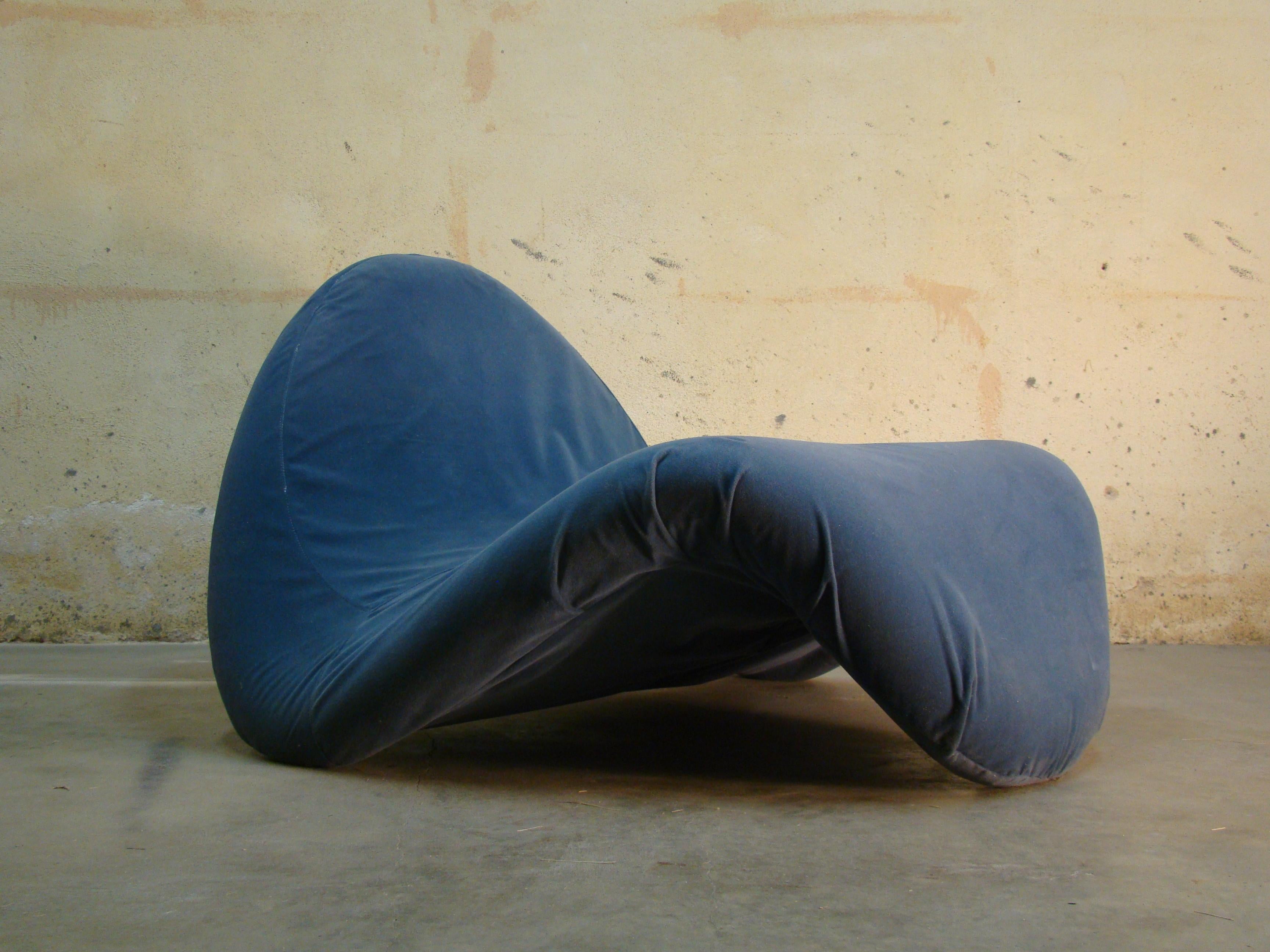 Dutch Blue 1960s Vintage Tongue Chair in the Style of Pierre Paulin For Sale
