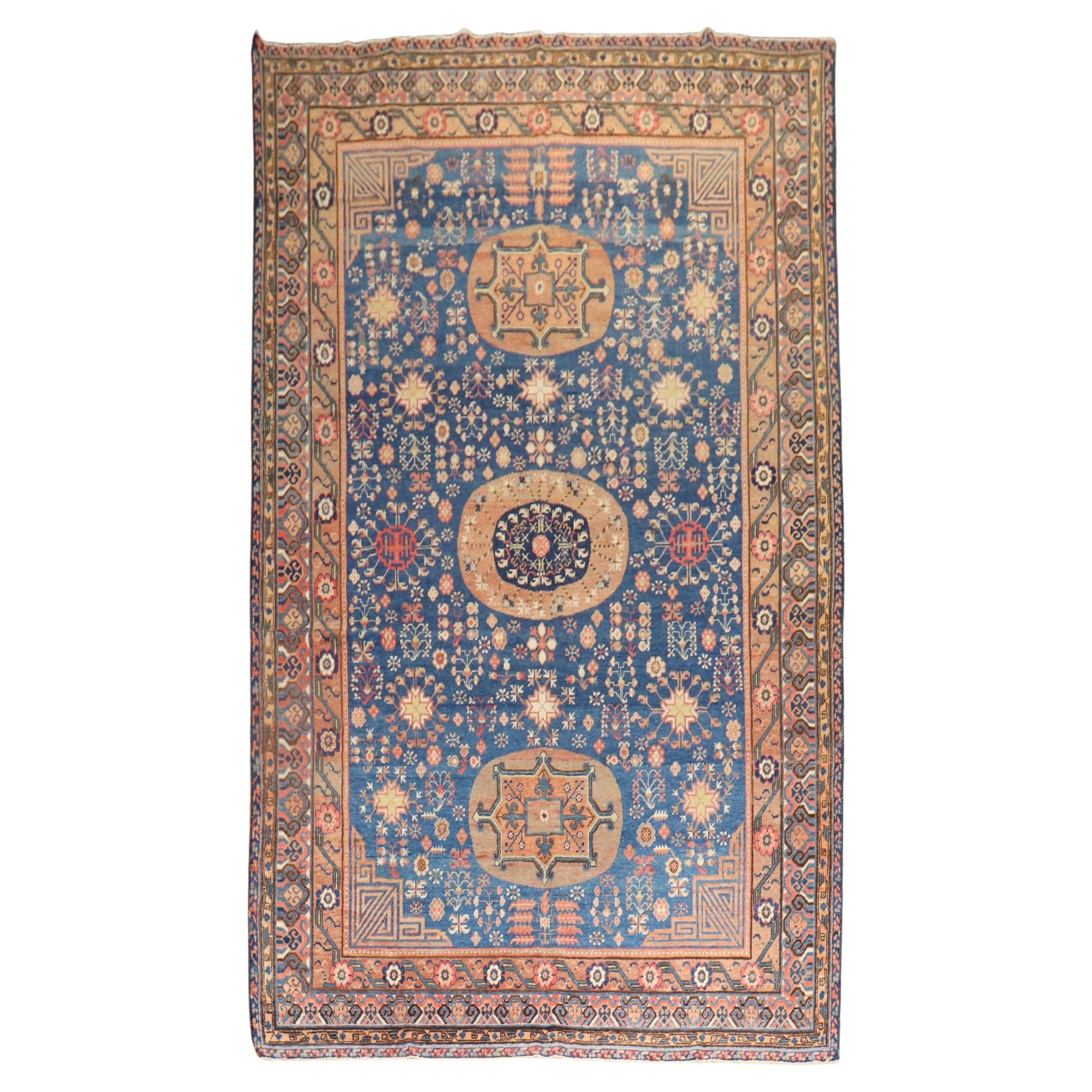 Blauer antiker Khotan-Galerie-Teppich aus dem 20. Jahrhundert