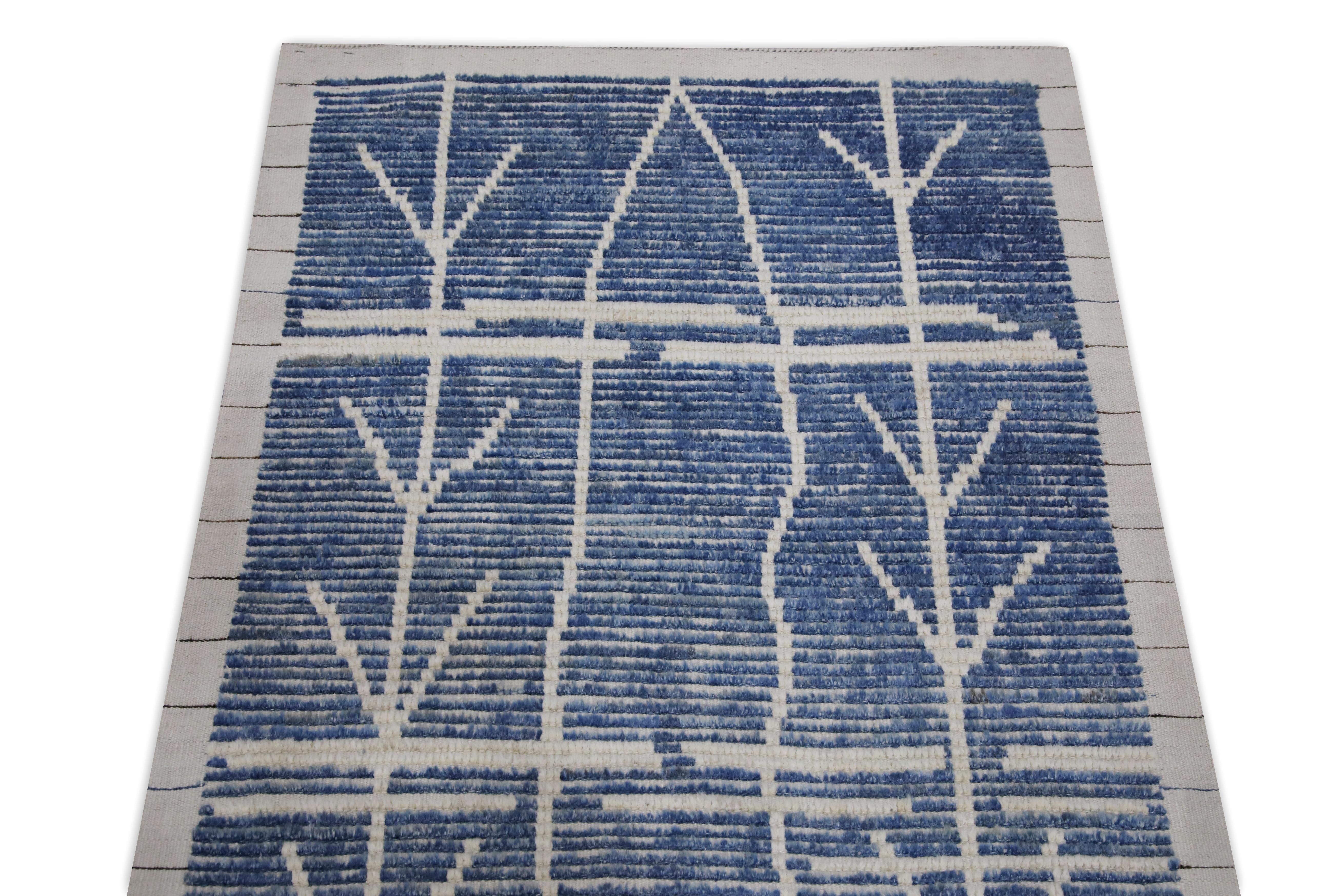 Blauer Woll-Läufer im marokkanischen Stil des 21. Jahrhunderts 3' X 8'4
