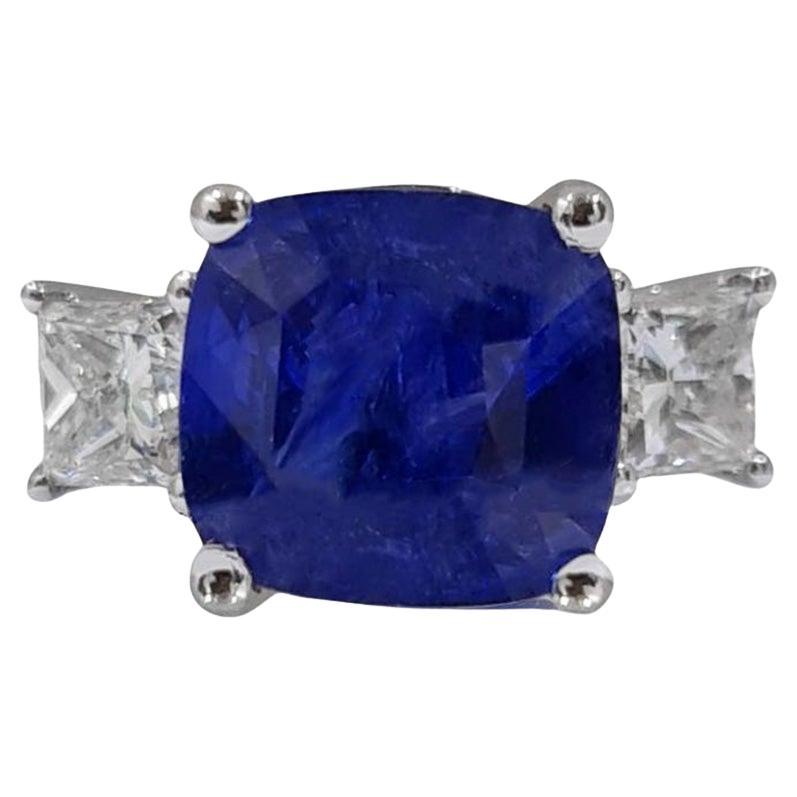 Blue 4.65 Carat Sapphire Ring with Side Diamonds 18k Gold