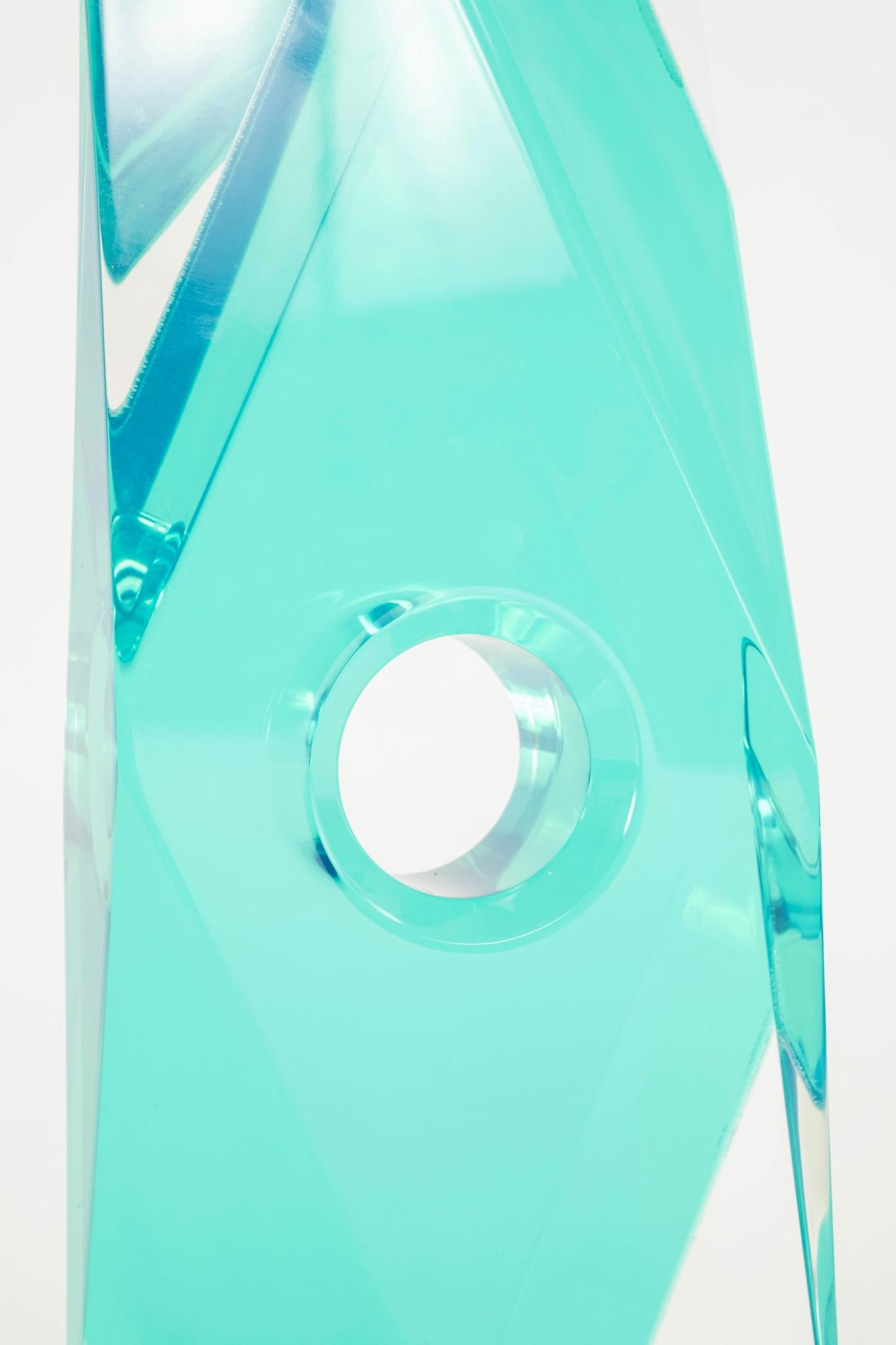 Scultura astratta blu in lucite In condizioni buone in vendita a Houston, TX