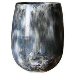 Vaso dipinto astratto blu di Scarlet Pottery