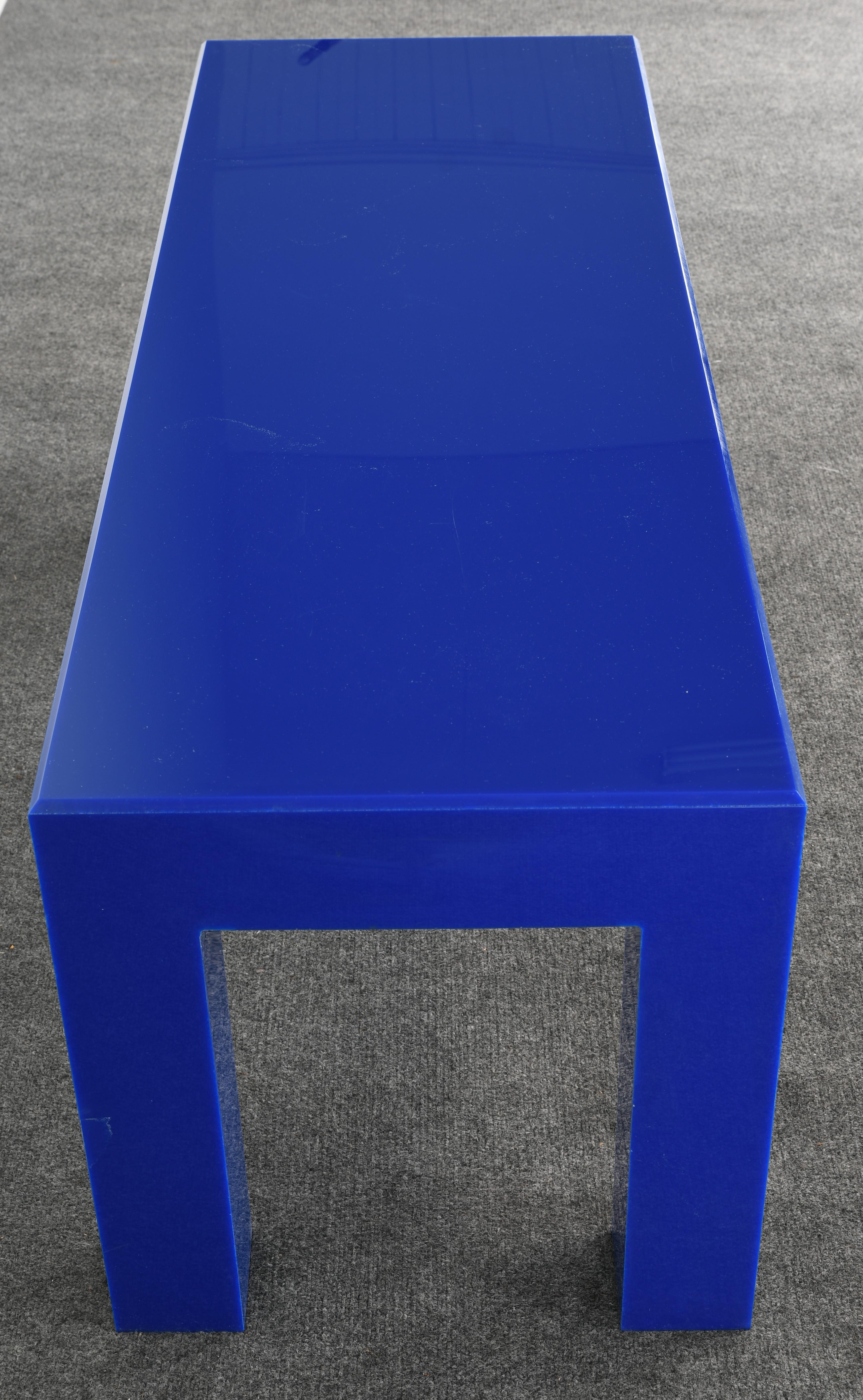 Blue Acrylic Coffee Table, 1980s In Good Condition In Hamburg, PA