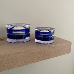 Große blaue runde Schachtel aus Acryl von Paola Valle