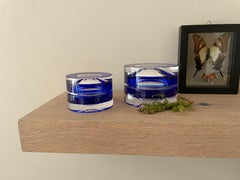 Kleine runde Schachtel aus blauem Acryl von Paola Valle