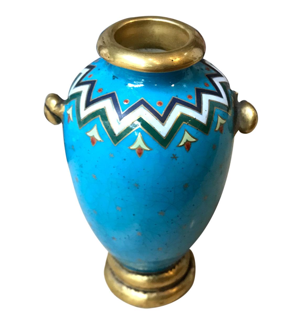 Mouvement esthétique Vase en porcelaine bleu esthétique attribué au style de Christopher Dresser en vente