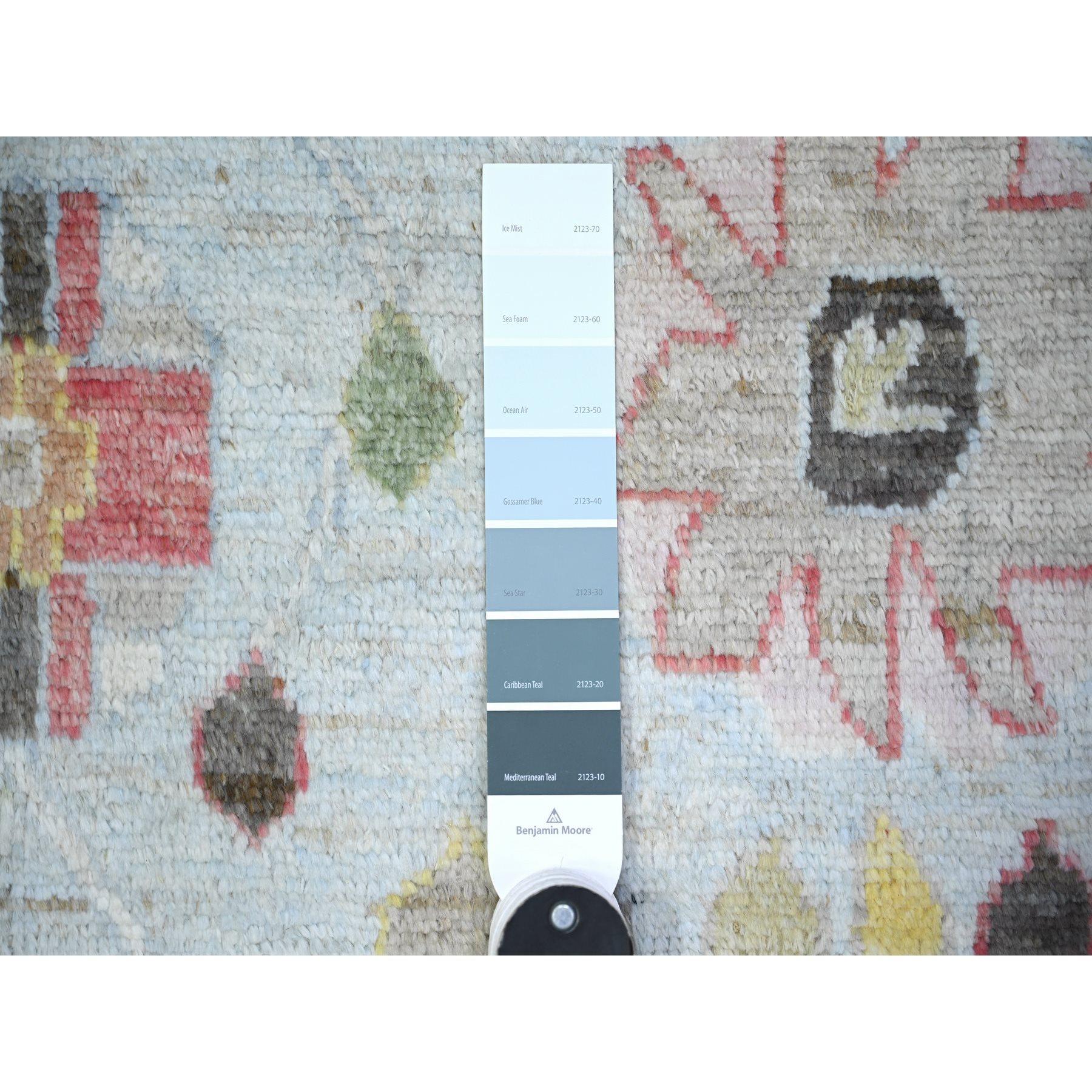 Blauer handgeknüpfter afghanischer Angora Oushak-Teppich aus weicher Wolle in Blau mit Naturfarben 8'2