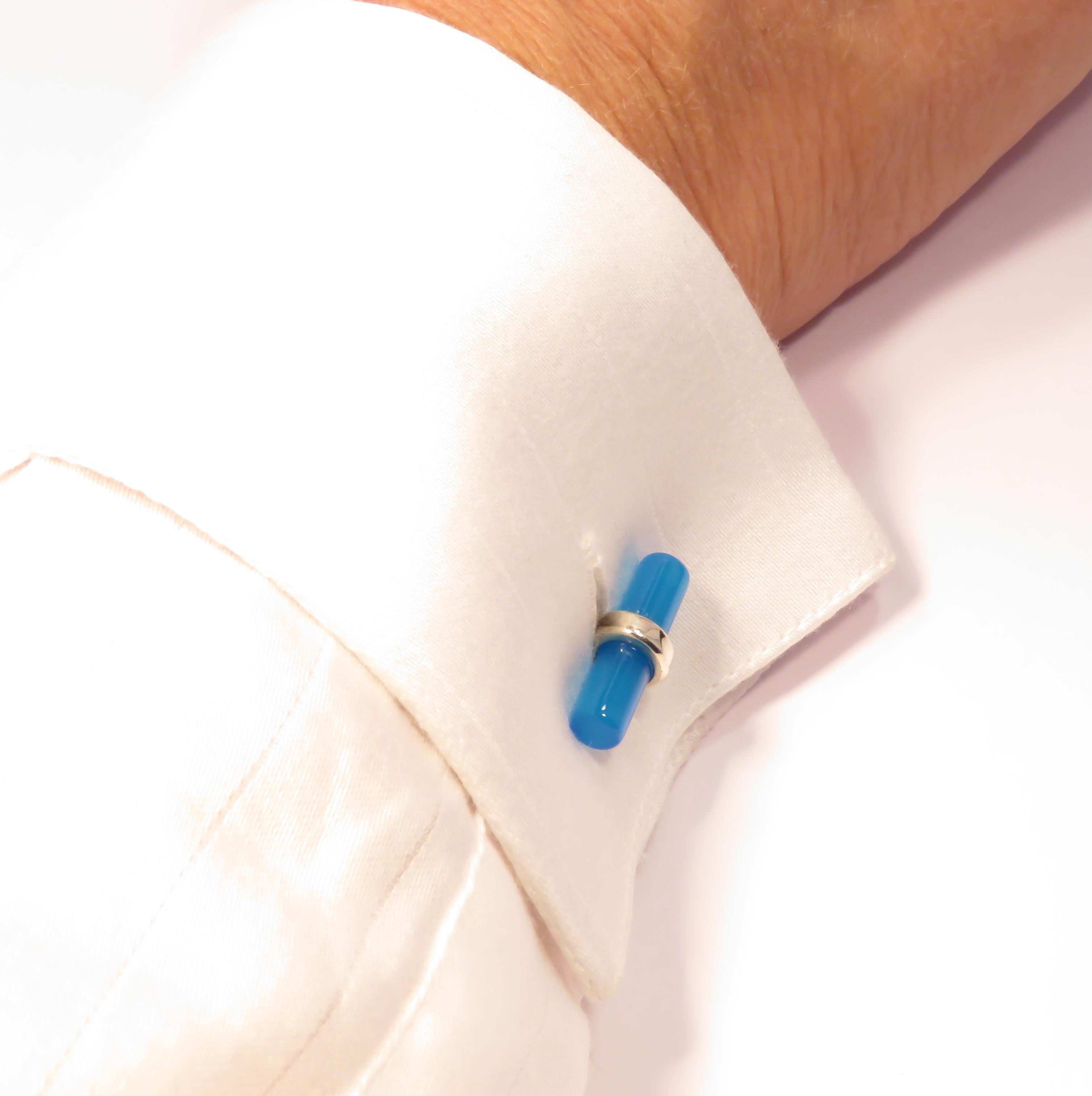 Beautiful cufflinks crafted in 9 karat white gold with four natural blue agate bars. Gemstones size: length 20 mm - diameter 5 mm / length 0,787 inches - diameter 0,196 inches. They are marked with the Italian Gold Mark 375 and Botta Gioielli
