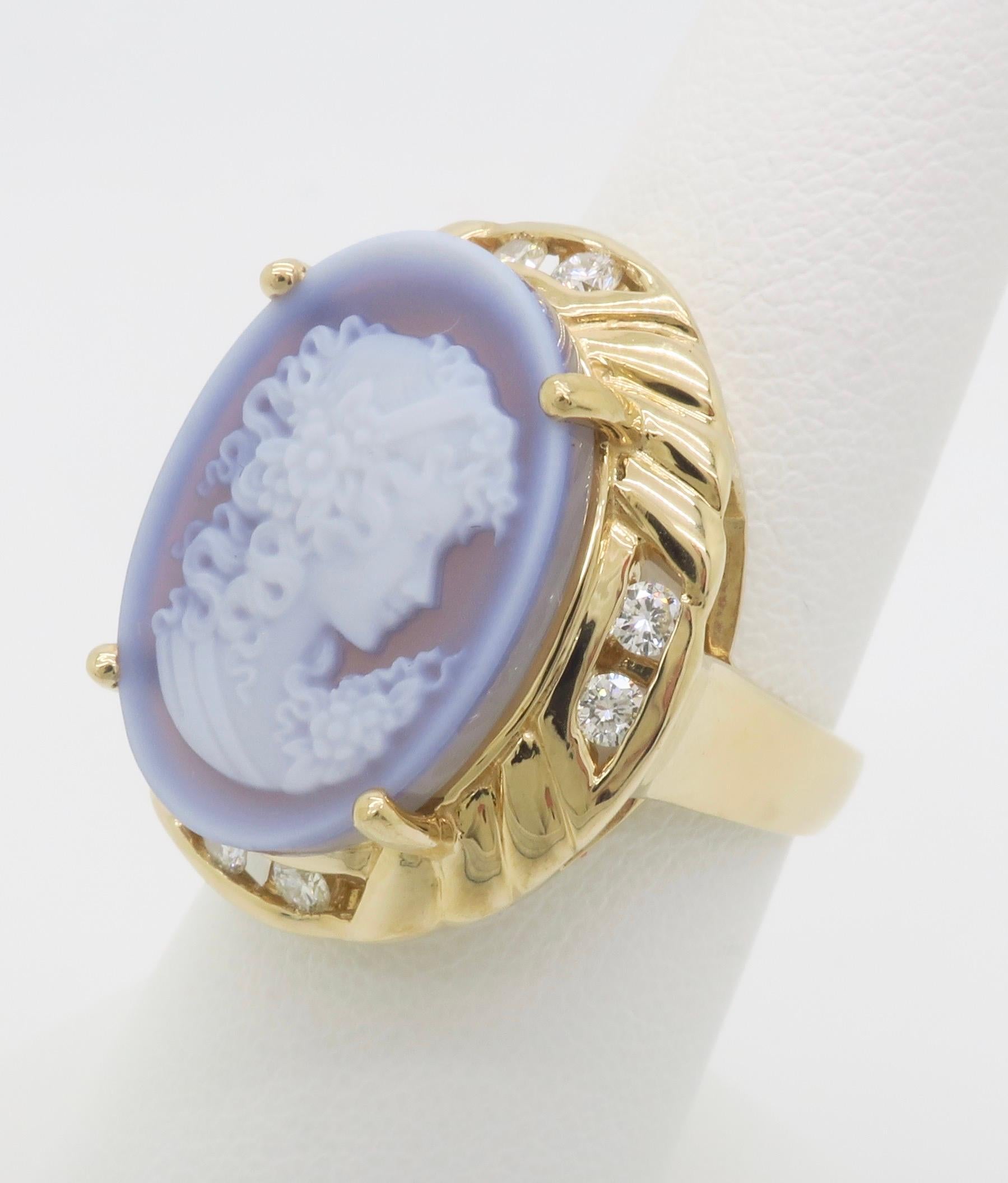 Bague camée sculptée en agate bleue et diamants Excellent état - En vente à Webster, NY