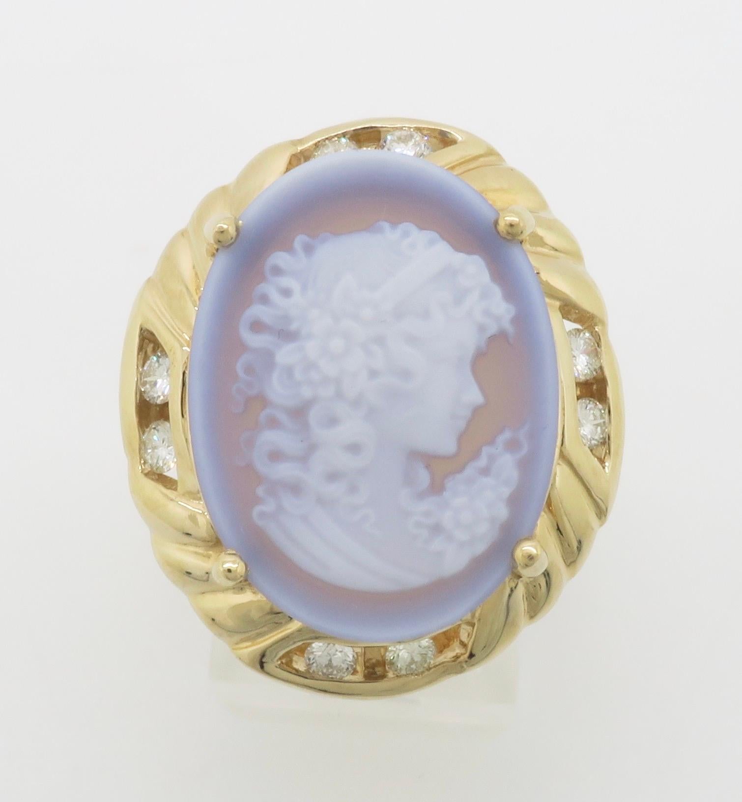 Bague camée sculptée en agate bleue et diamants en vente 1