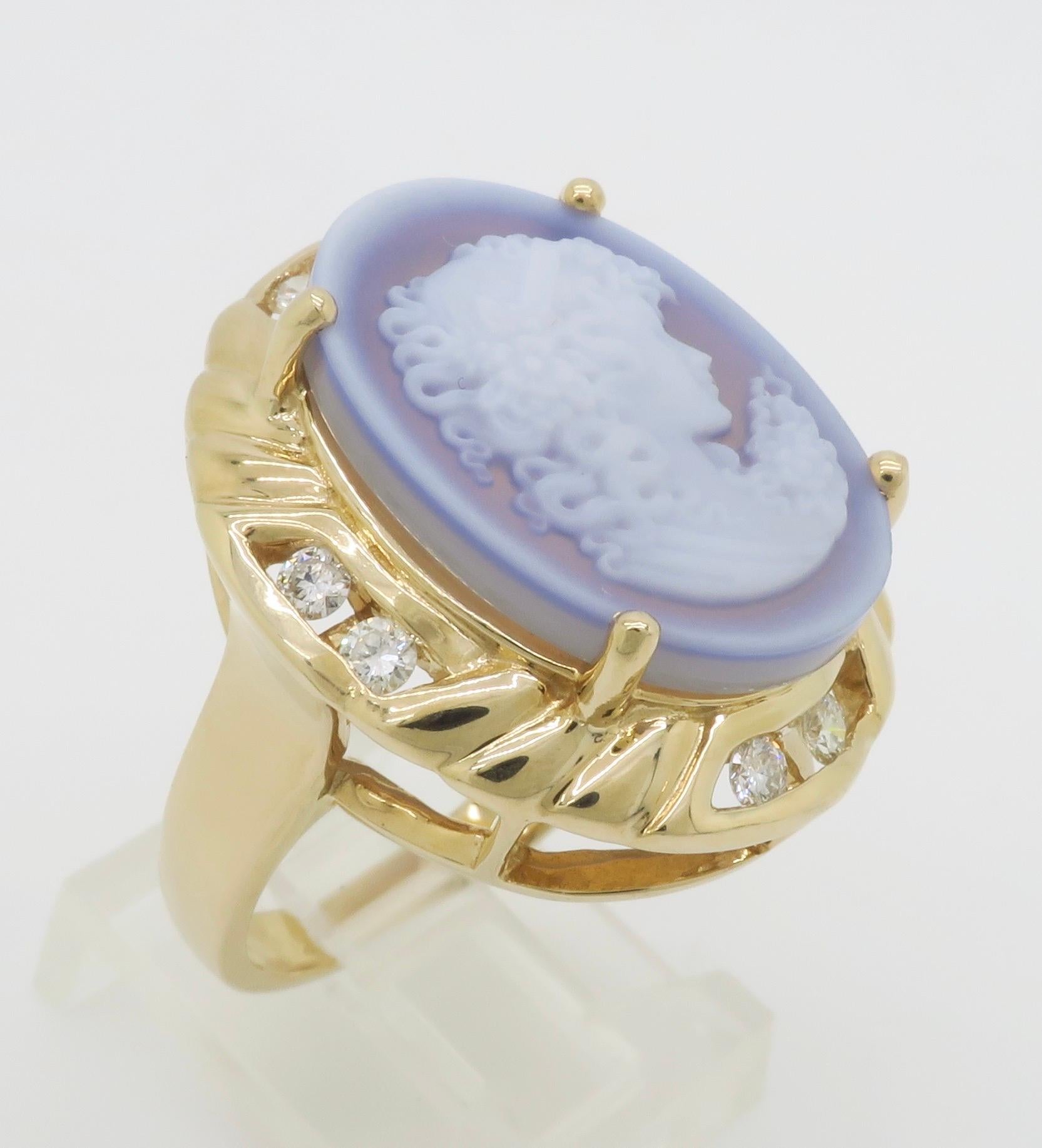 Bague camée sculptée en agate bleue et diamants en vente 3