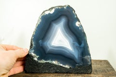 Geode di agata blu con lacci di agata bianca e blu marino completamente naturali, Arte Naturale