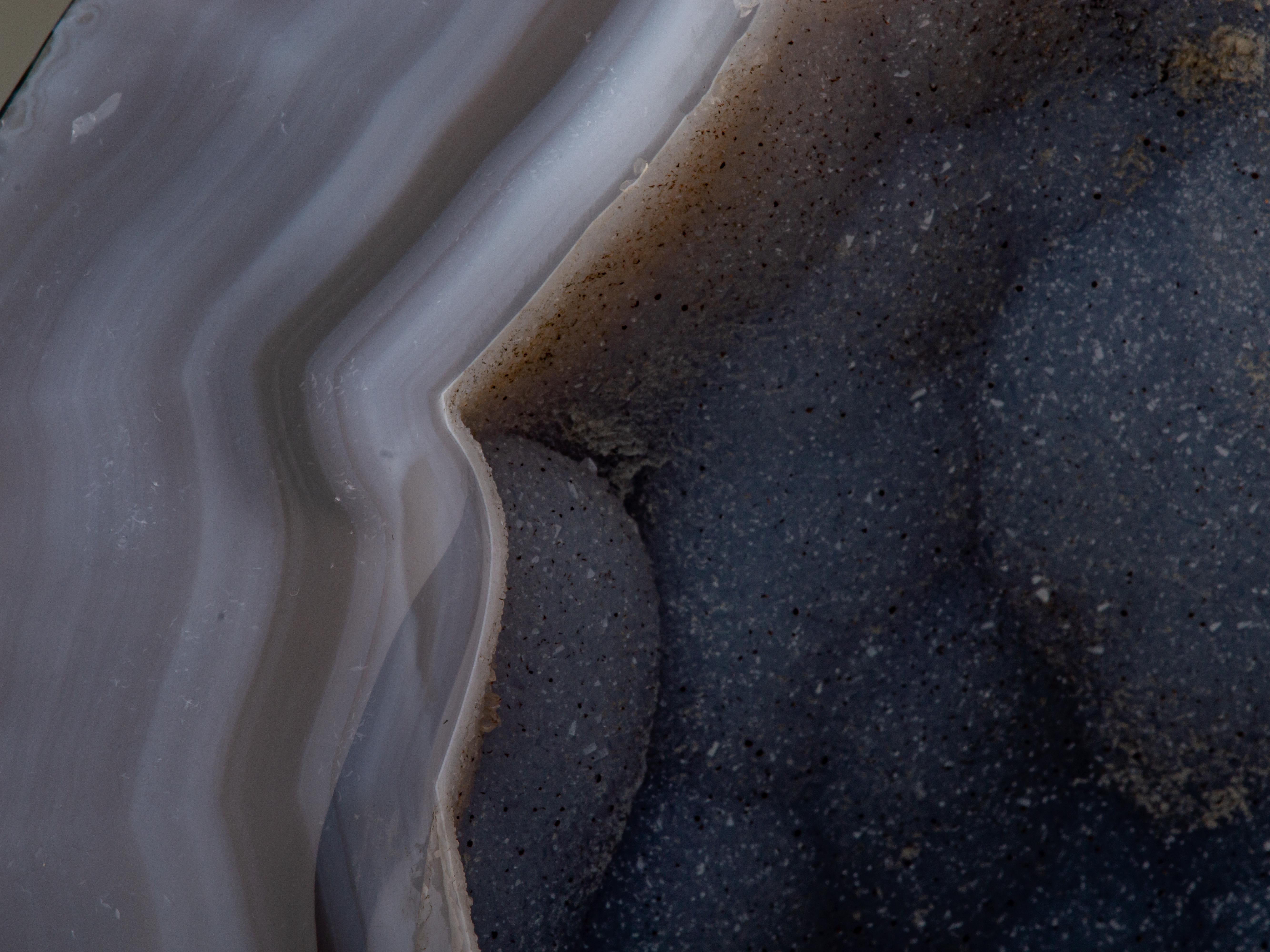 Formation pyramidale en agate bleue avec goutte d'eau en vente 6
