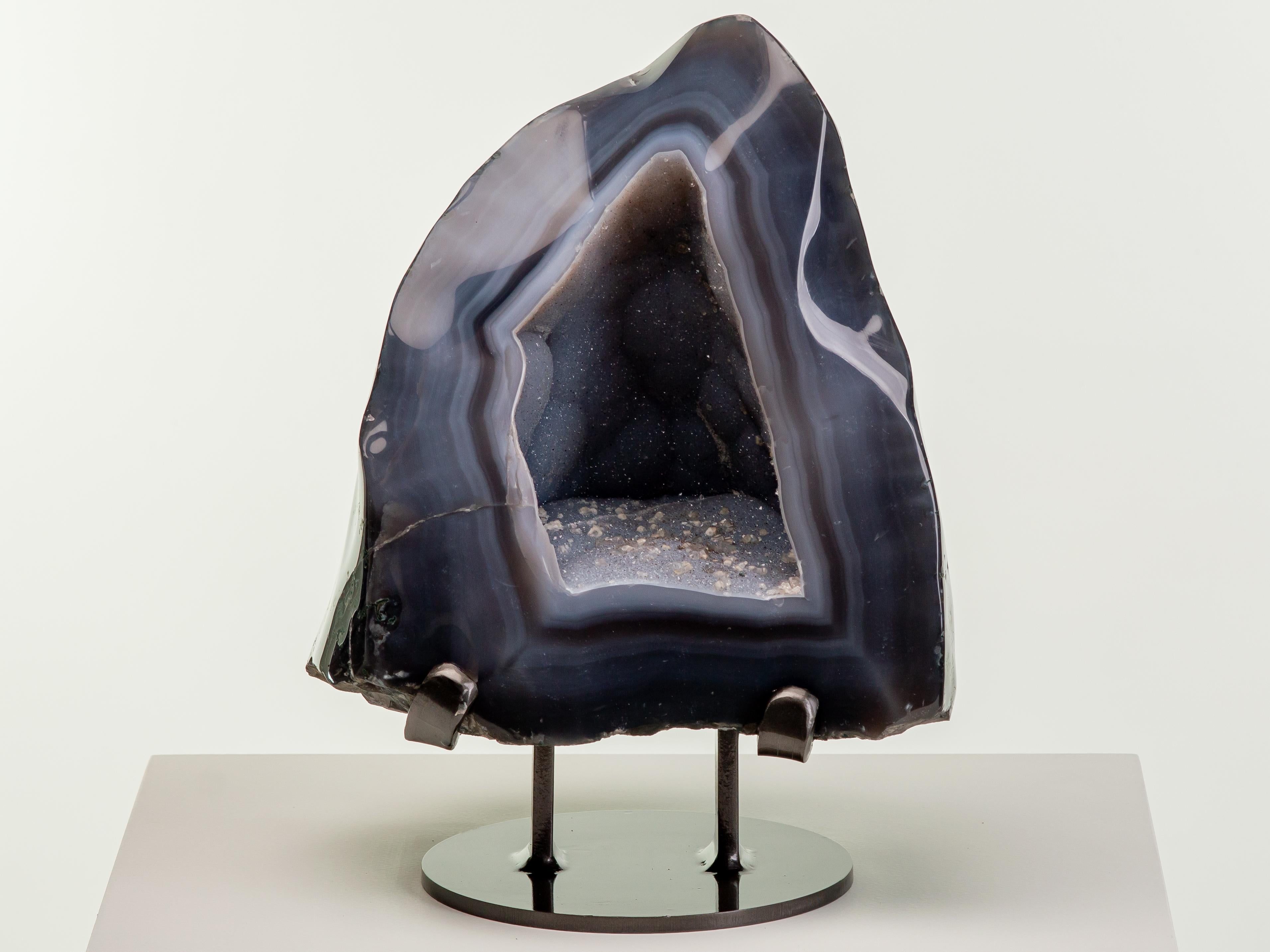 Formation pyramidale en agate bleue avec goutte d'eau en vente 10