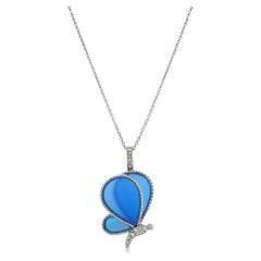 Collana con ciondolo in oro bianco 18 carati con ali di agata blu e diamanti e fantasia di farfalla