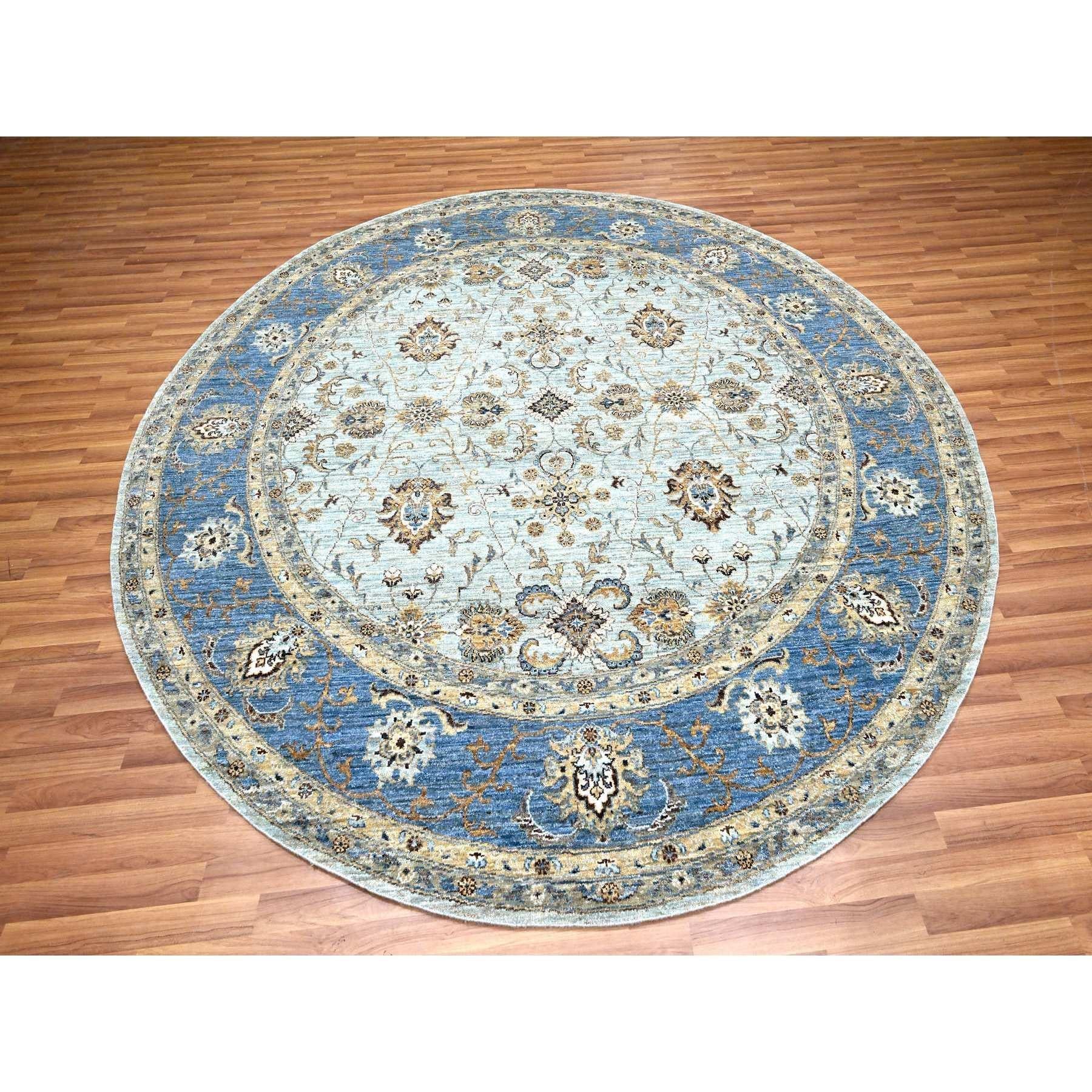 Ce fabuleux tapis noué à la main a été créé et conçu pour une résistance et une durabilité accrues. Ce tapis a été fabriqué à la main pendant des semaines selon la méthode traditionnelle qui est utilisée pour faire des
Taille exacte du tapis en