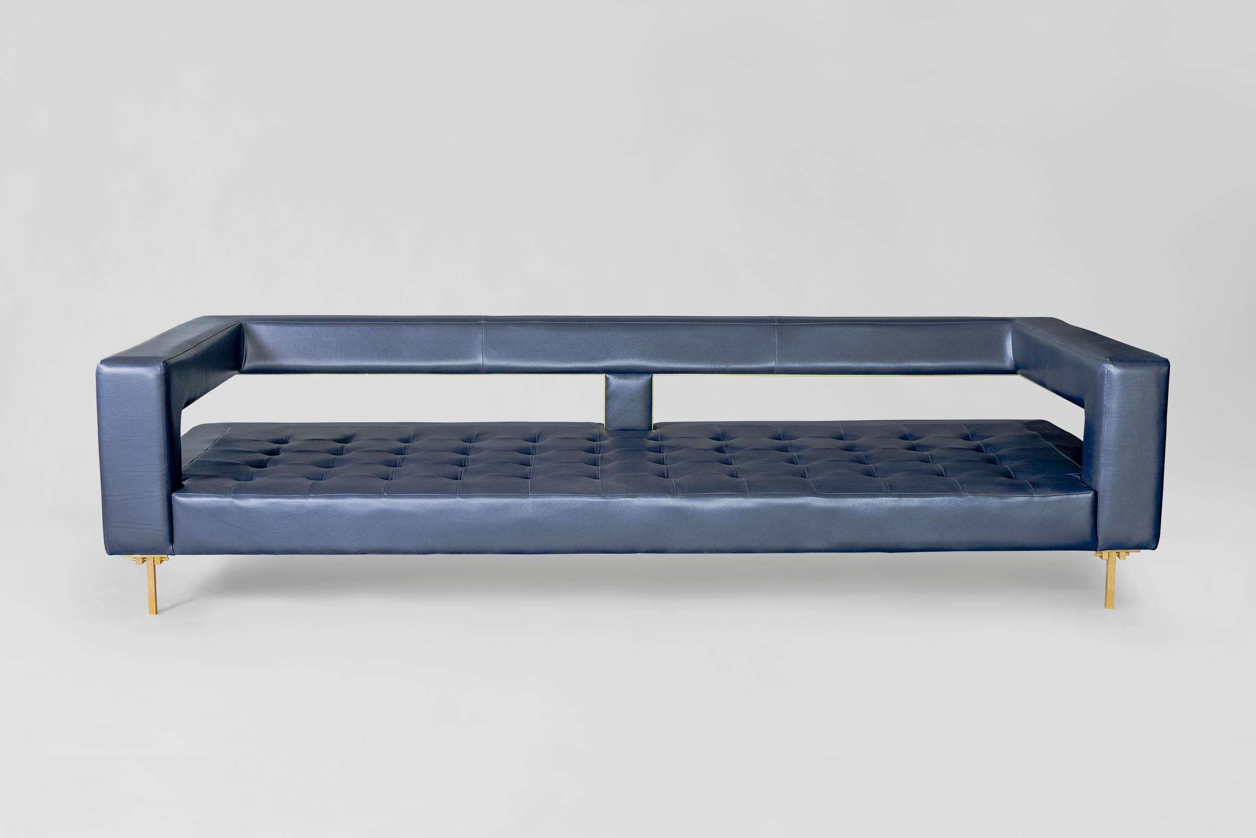Canapé Blue Air d'Atra Design
Dimensions : D 240 x L 90,5 x H 60,3 cm
Matériaux : cuir, laiton
Disponible dans d'autres couleurs.

Atra Design
Nous sommes Atra, une marque de meubles produite par Atra form A, un site de production haut de