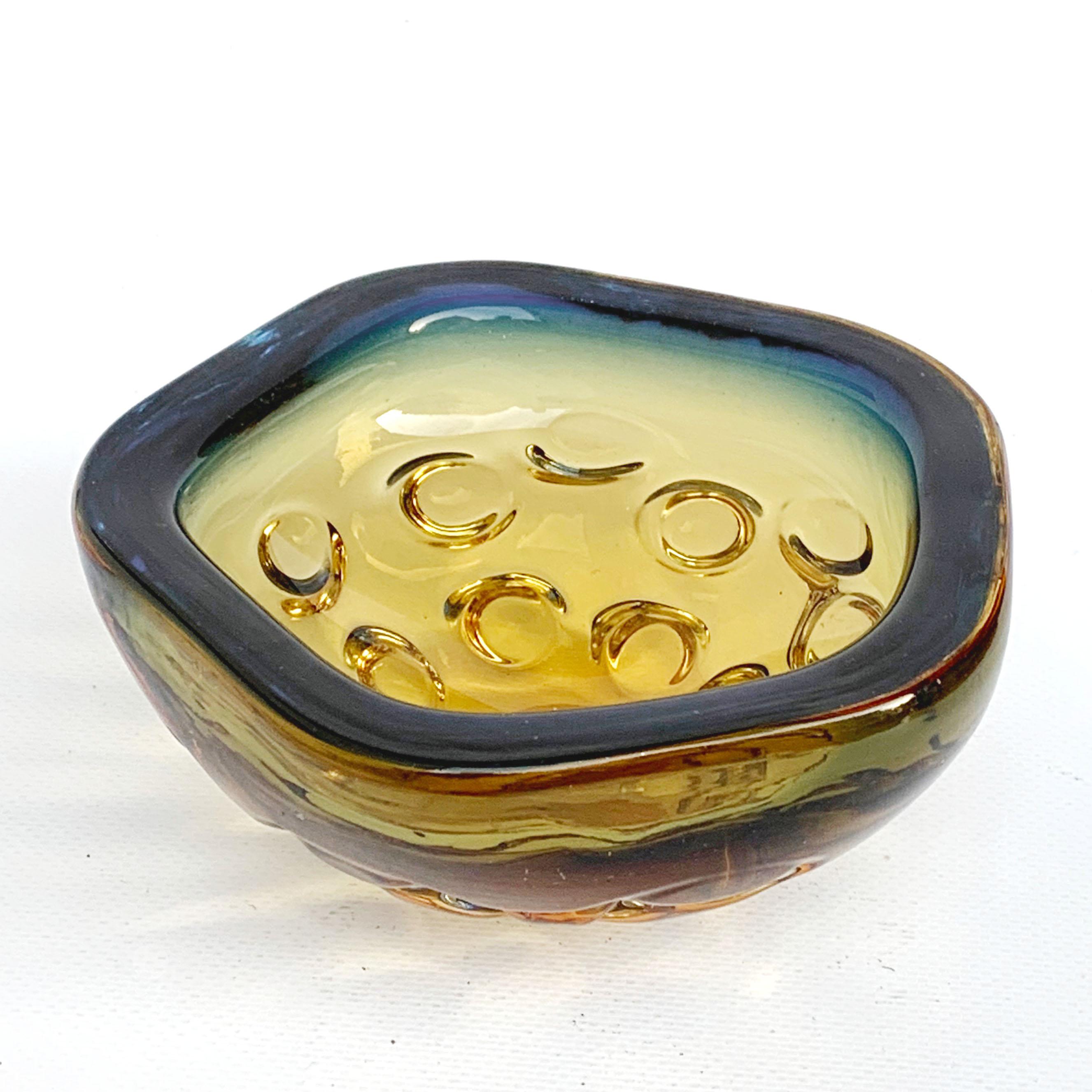 Rare bowl in Murano glass. Faded from amber to blue.
Glass submerged Murano, Italy, 1960s.
No chipping.