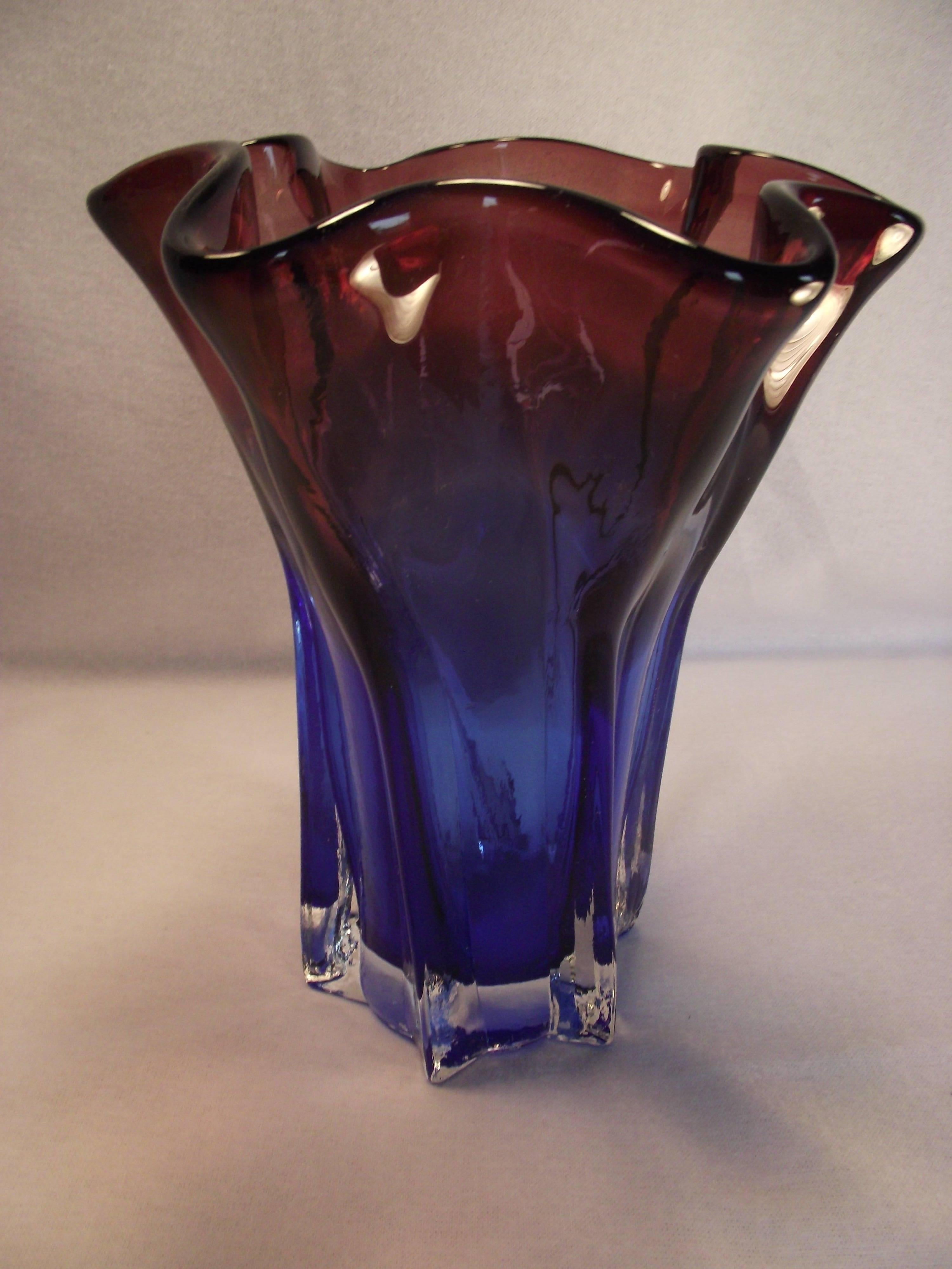 Beautiful blown art glass vase in clear, blue and amber glass.
Good condition. It has two barely noticeable small bubbles in the glass (see picture).
