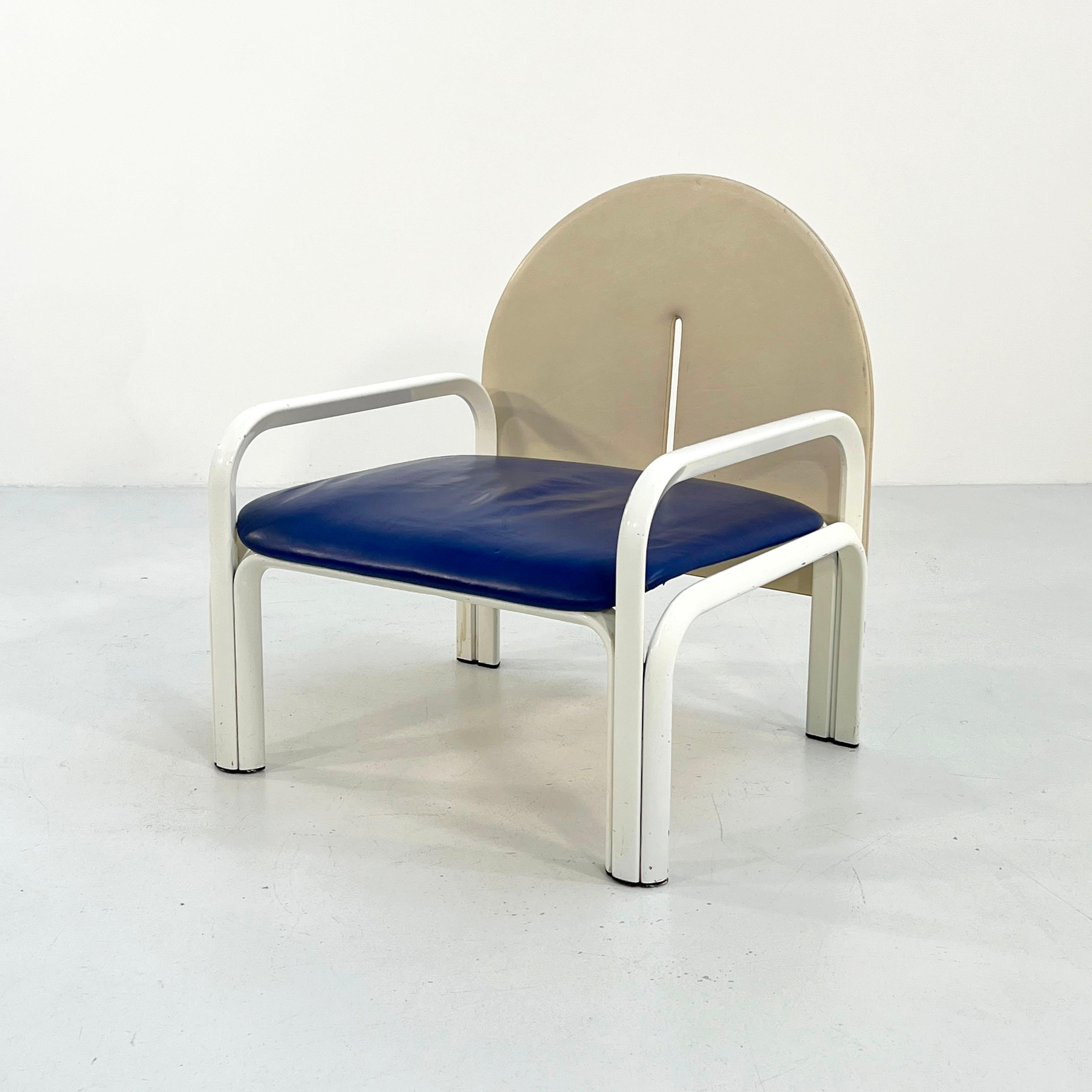 Designer - Gae Aulenti
Producer - Knoll
Model - 54 L armchairs
Design Period - Seventies 
Measurements - Width 70 cm x Depth 61 cm x Height 77 cm x Seat Height 35 cm
Materials - leather, metal
Color - White, Beige, Blue
In its own element.