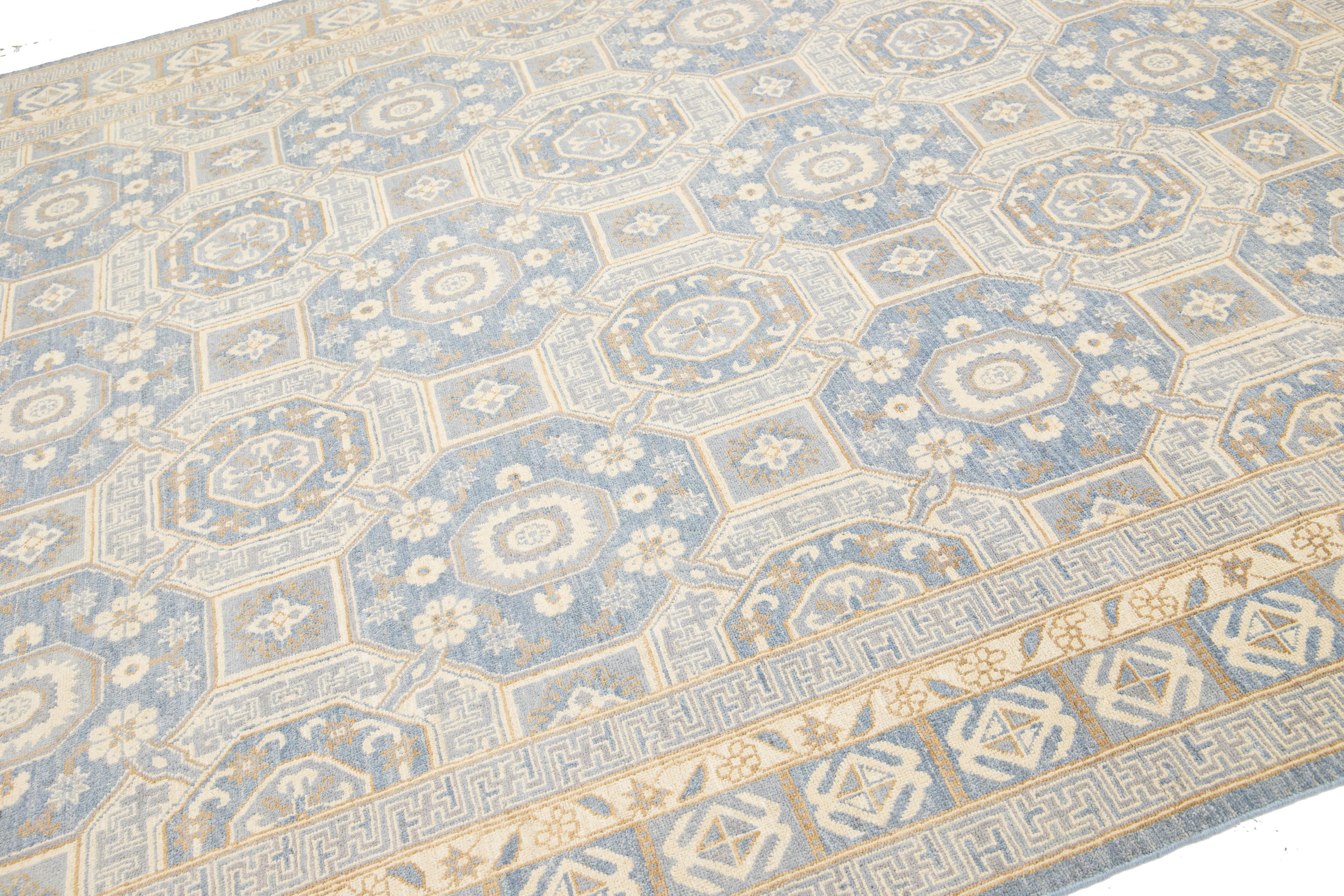 Tapis en laine bleu et beige, fait main, de style Oushak, à motifs géométriques Neuf - En vente à Norwalk, CT