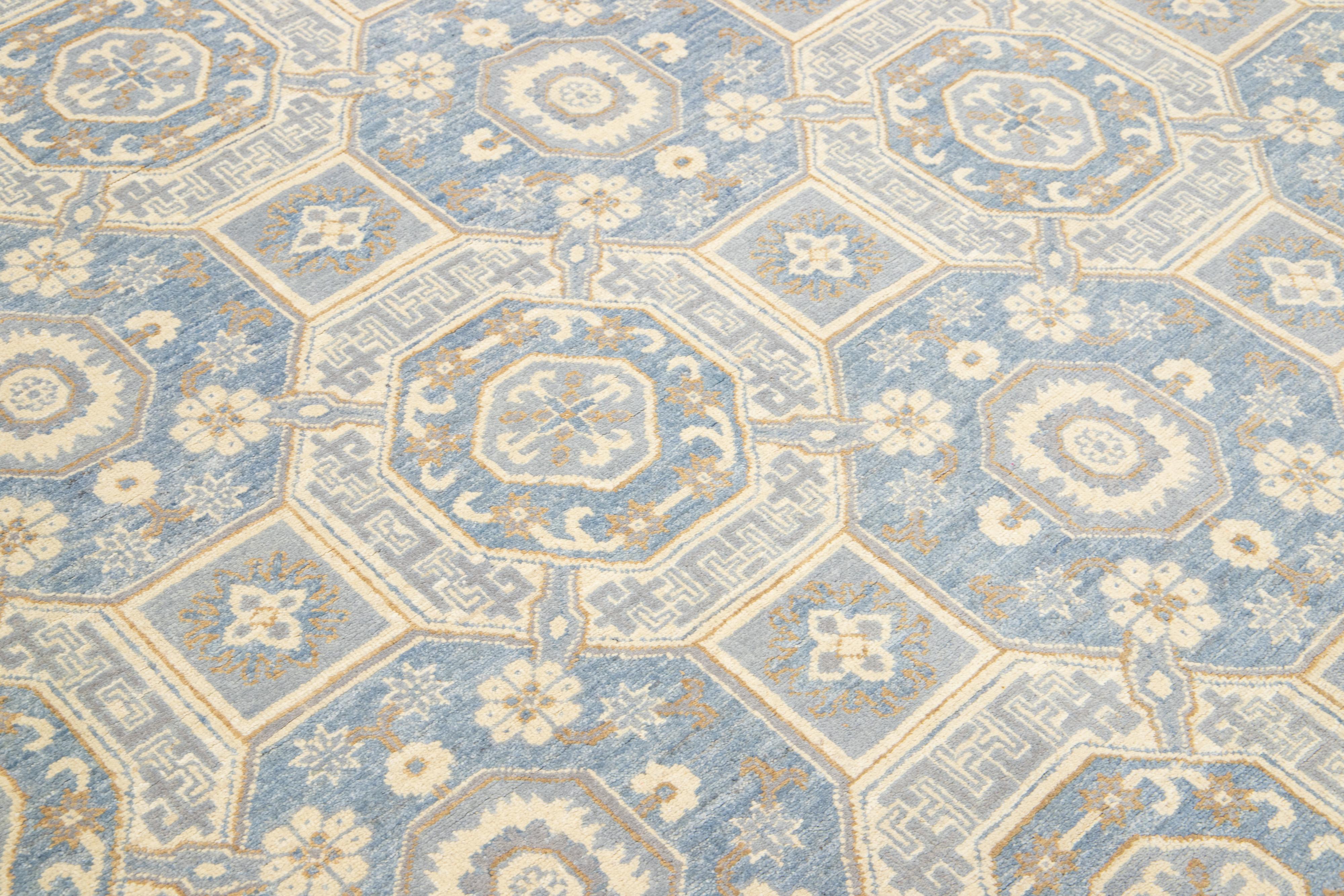 Tapis en laine bleu et beige, fait main, de style Oushak, à motifs géométriques en vente 1