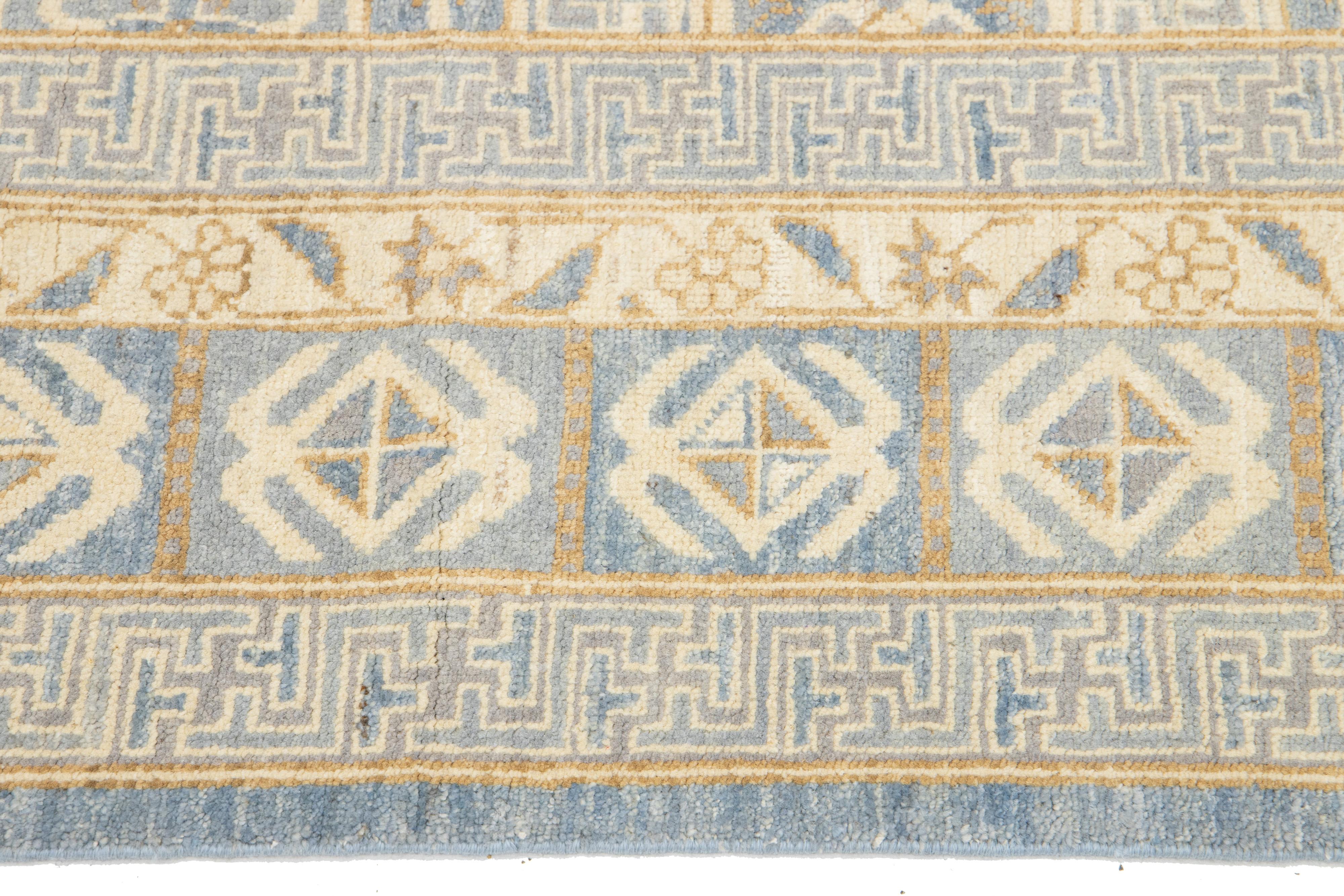 Tapis en laine bleu et beige, fait main, de style Oushak, à motifs géométriques en vente 2